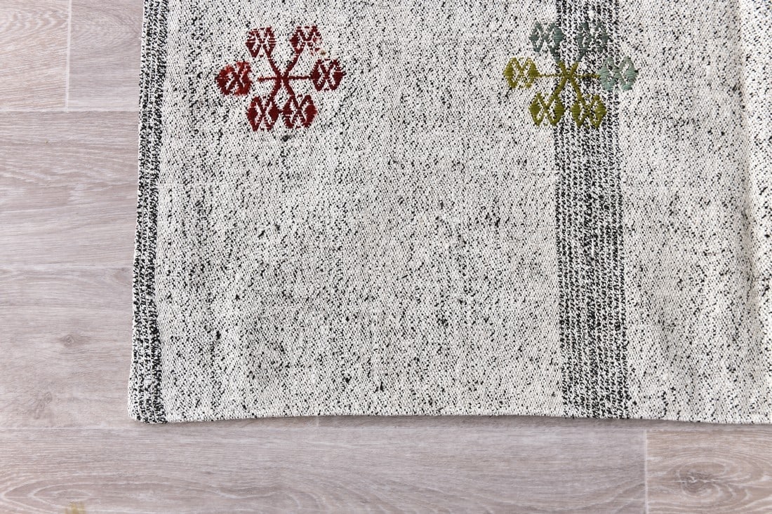 7'10'' x 9'11'' Turkish Rug - 241103 - 8