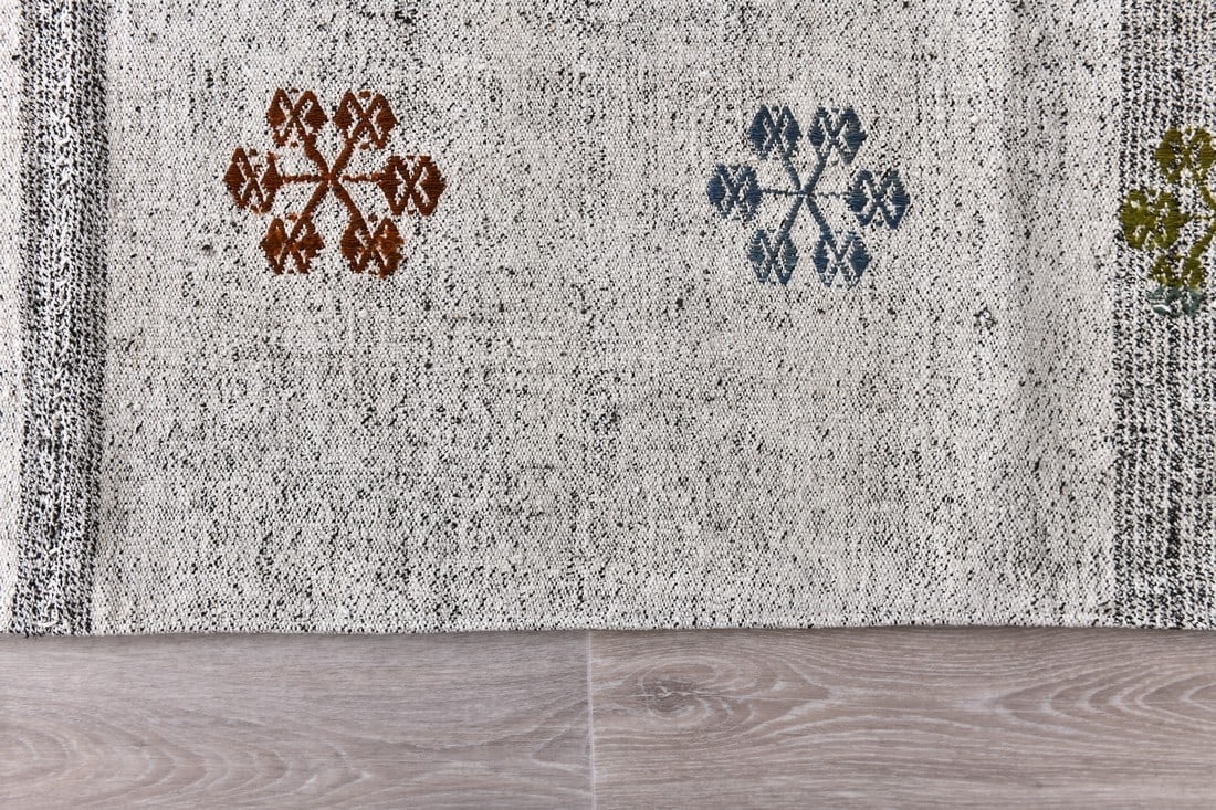 7'10'' x 9'11'' Turkish Rug - 241103 - 9