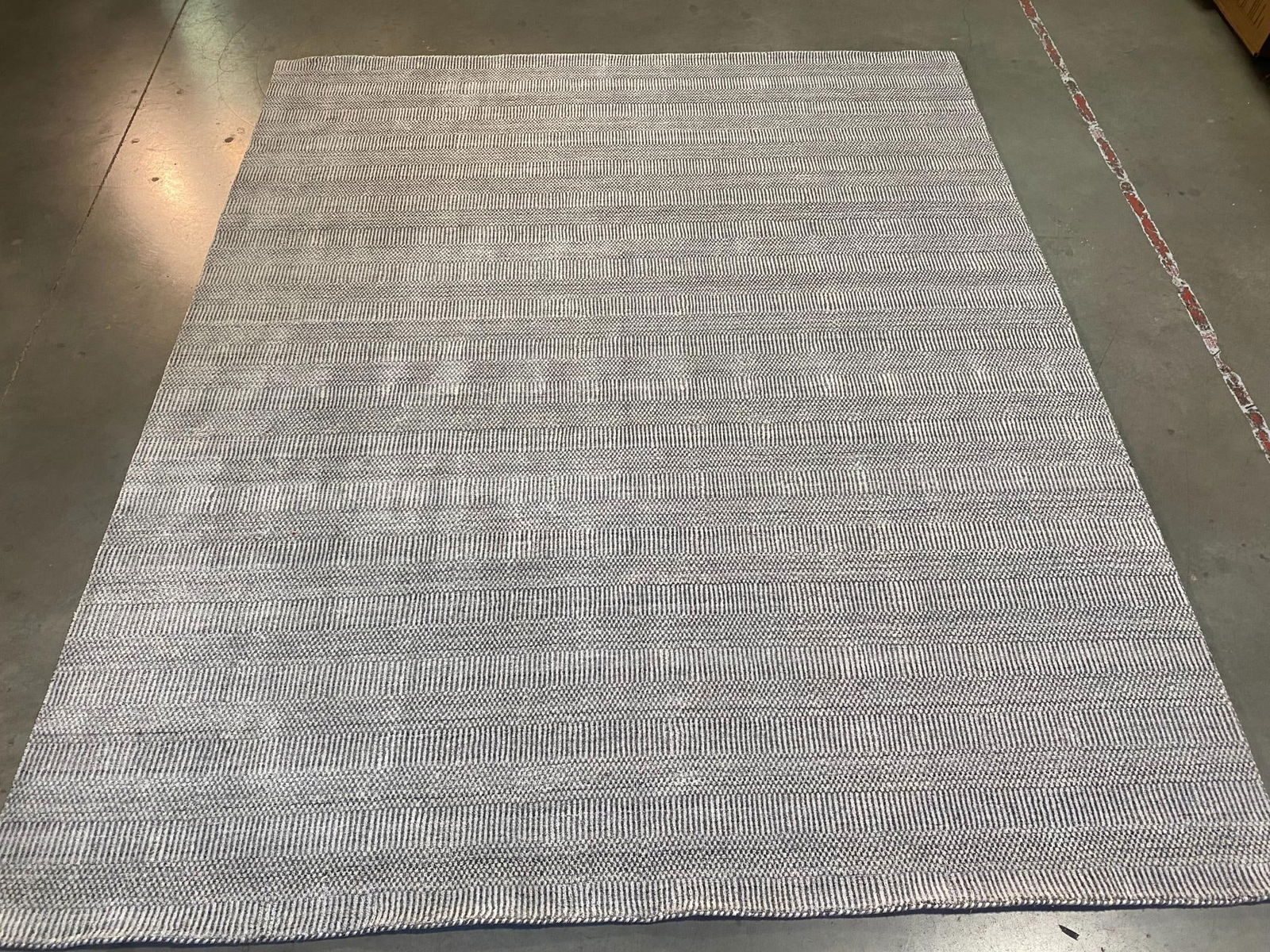 Decorative Modern Rug 8x10: Title:Decorative Modern Rug 8x10 Description:Decorative 8x10 Fine weave Modern rug, 100% natural Veggie Dyes Wool pile , in textured shades of grey color , Hand Knotted in India, Reserve: $700.00 Ship