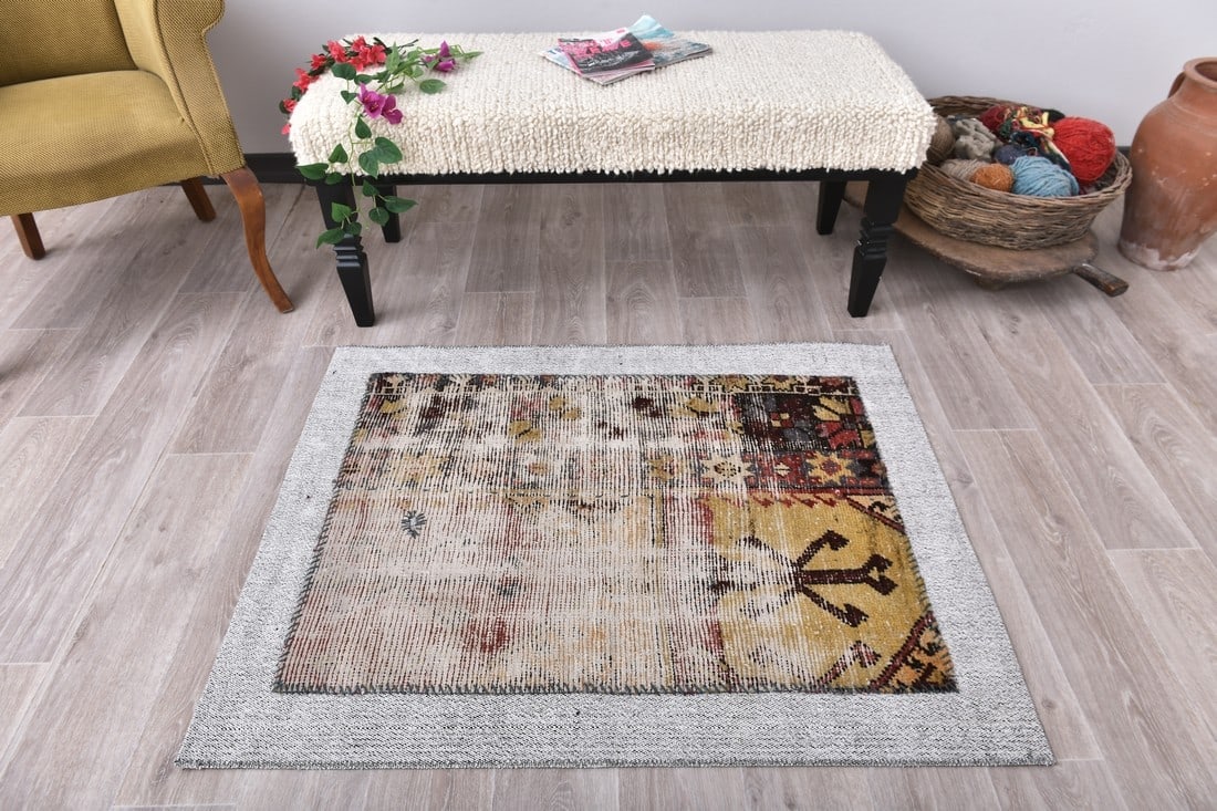 3'1'' x 3'11'' Turkish Flatweave Kilim Rug - 241706: Title: 3'1'' x 3'11'' Turkish Flatweave Kilim Rug - 241706 Description:3'1'' x 3'11'' Turkish Flatweave Kilim Rug - 241706 Origin:Turkiye Date/Period:1960-90 Materials:Wool,Cotton Dimension:3'1''x3'11