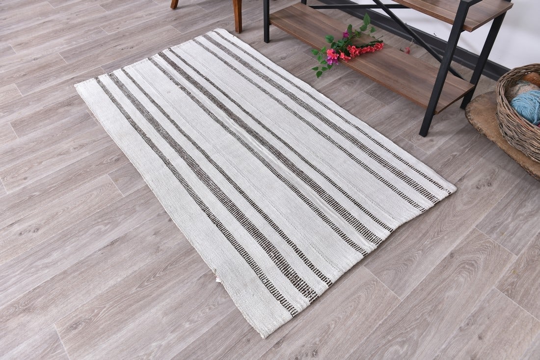 3'2'' x 5'8'' Turkish Flatweave Kilim Rug - 241072 - 3