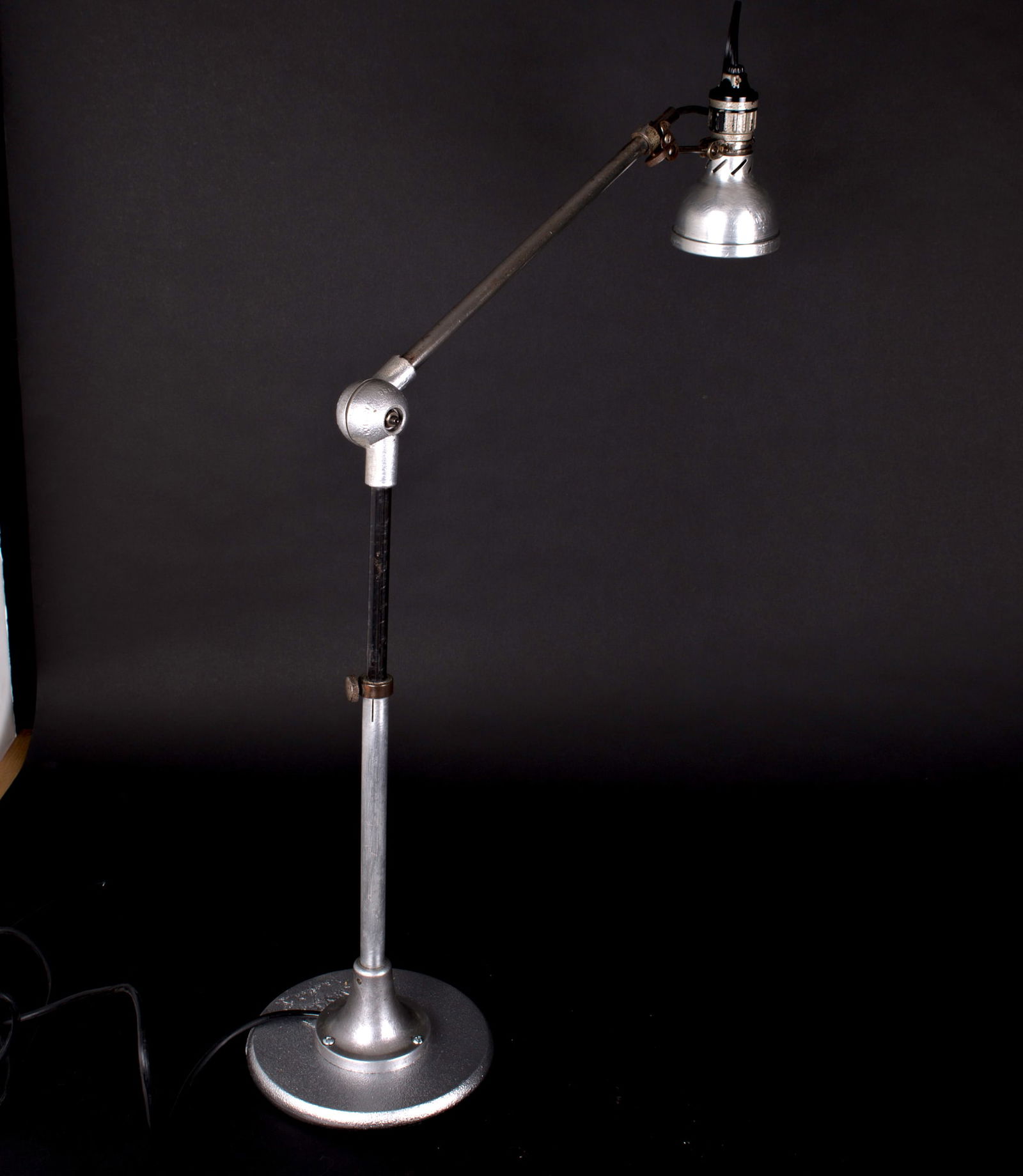 French industrial modernist task lamp Lumina mounted on a base - 6