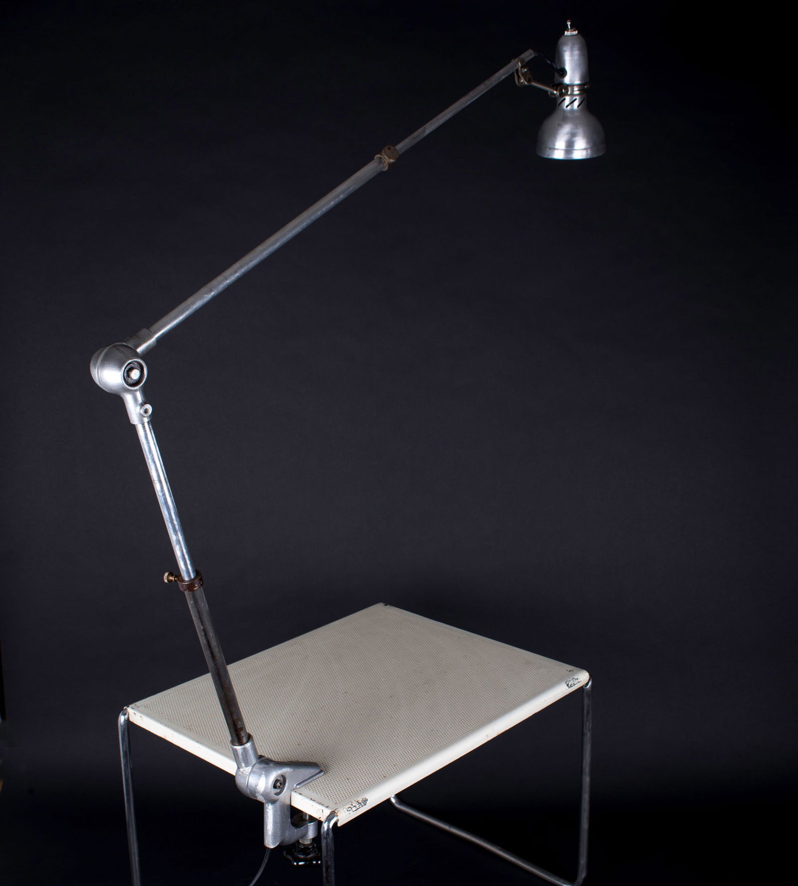 FRENCH INDUSTRIAL MODERNIST TASK LAMP LUMINA clamp: Title: FRENCH INDUSTRIAL MODERNIST TASK LAMP LUMINA clamp Description: French modernist lamp made in the 1950's by LUMINA , a French company since defunct , the particularity of the connection is the