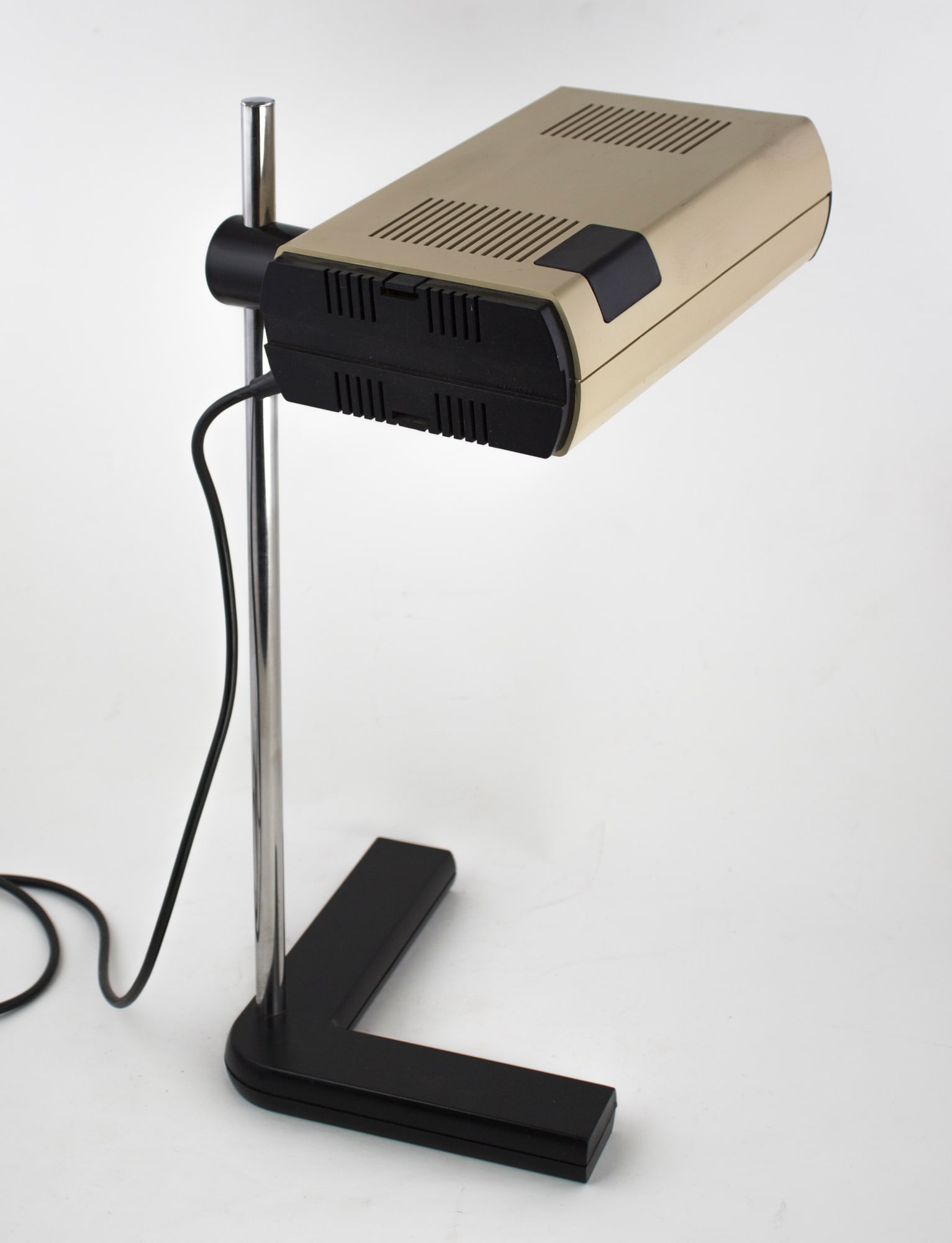 1970's FRENCH DESIGN - Talopp Vintage Office Desk Lamp: Title: 1970's FRENCH DESIGN - Talopp Vintage Office Desk Lamp Description: Designed by Jean-René Talopp in the early 1970's for the MANADE office accessories collection. Composed of eleven