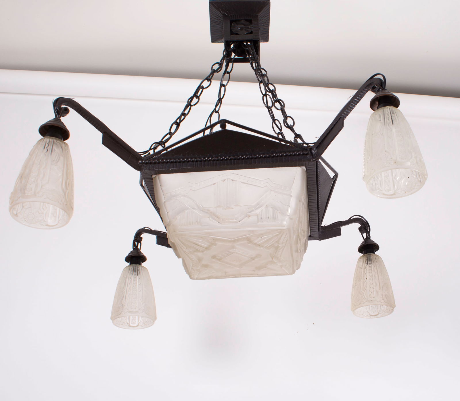 FRENCH ART DECO CHANDELIER MOLDED pressed GLASS MULLER LUNEVILLE 4 lights: Title: FRENCH ART DECO CHANDELIER MOLDED pressed GLASS MULLER LUNEVILLE 4 lights Description: This chandelier, originating from France in the 1920s, is an unsigned piece by the Muller brothers, whose