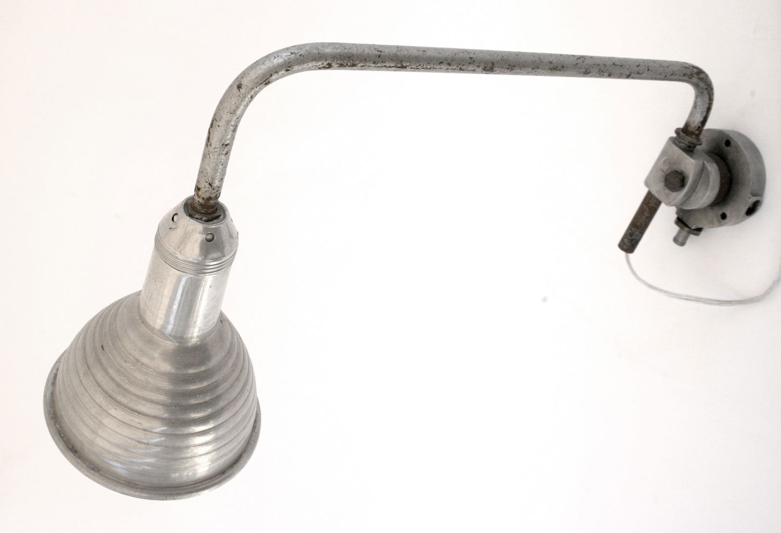 FRENCH INDUSTRIAL ART DECO MODERNIST SWINGING TASK LAMP (1 of 3)