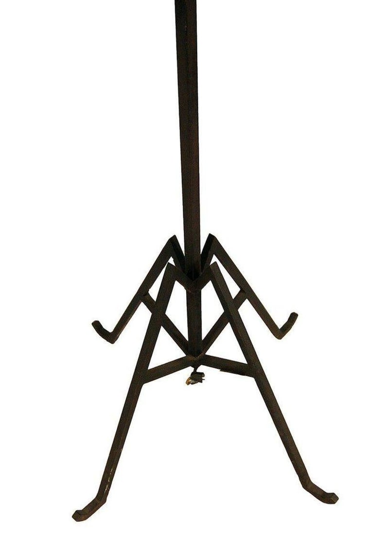 Early 20th Century Iron Floor Lamp Fashioned After Chase McArthur - 4