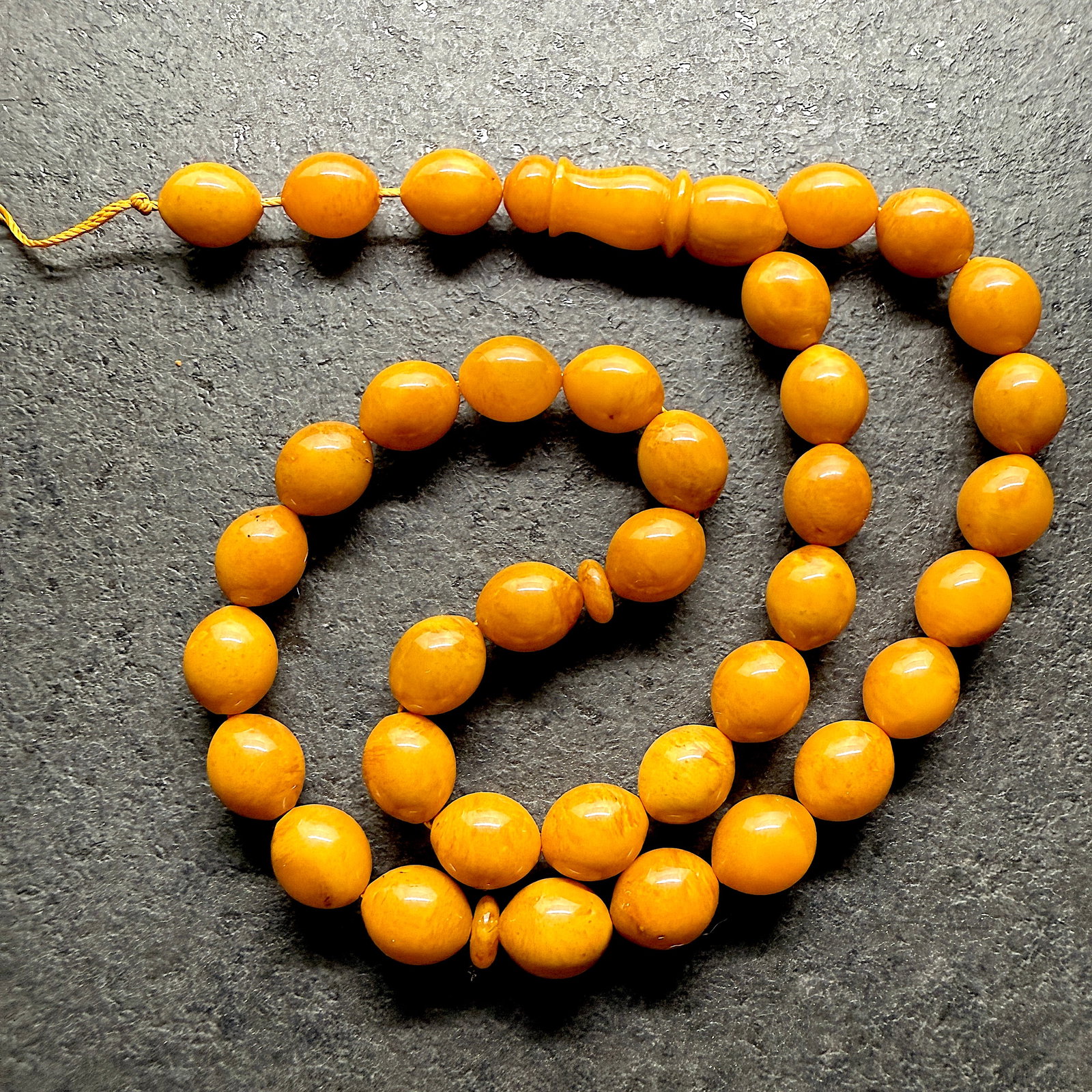 Splendid Amber Tesbih made from Olive shaped Amber beads: Title:Splendid Amber Tesbih made from Olive shaped Amber beadsMetal:NoneGemstone:AmberWeight:33.0 gSize:Bead size: 12.0 x 10.0 mm Bead size: 0.472 x 0.394 inches Made of:(Reconstituted Amber or Whole