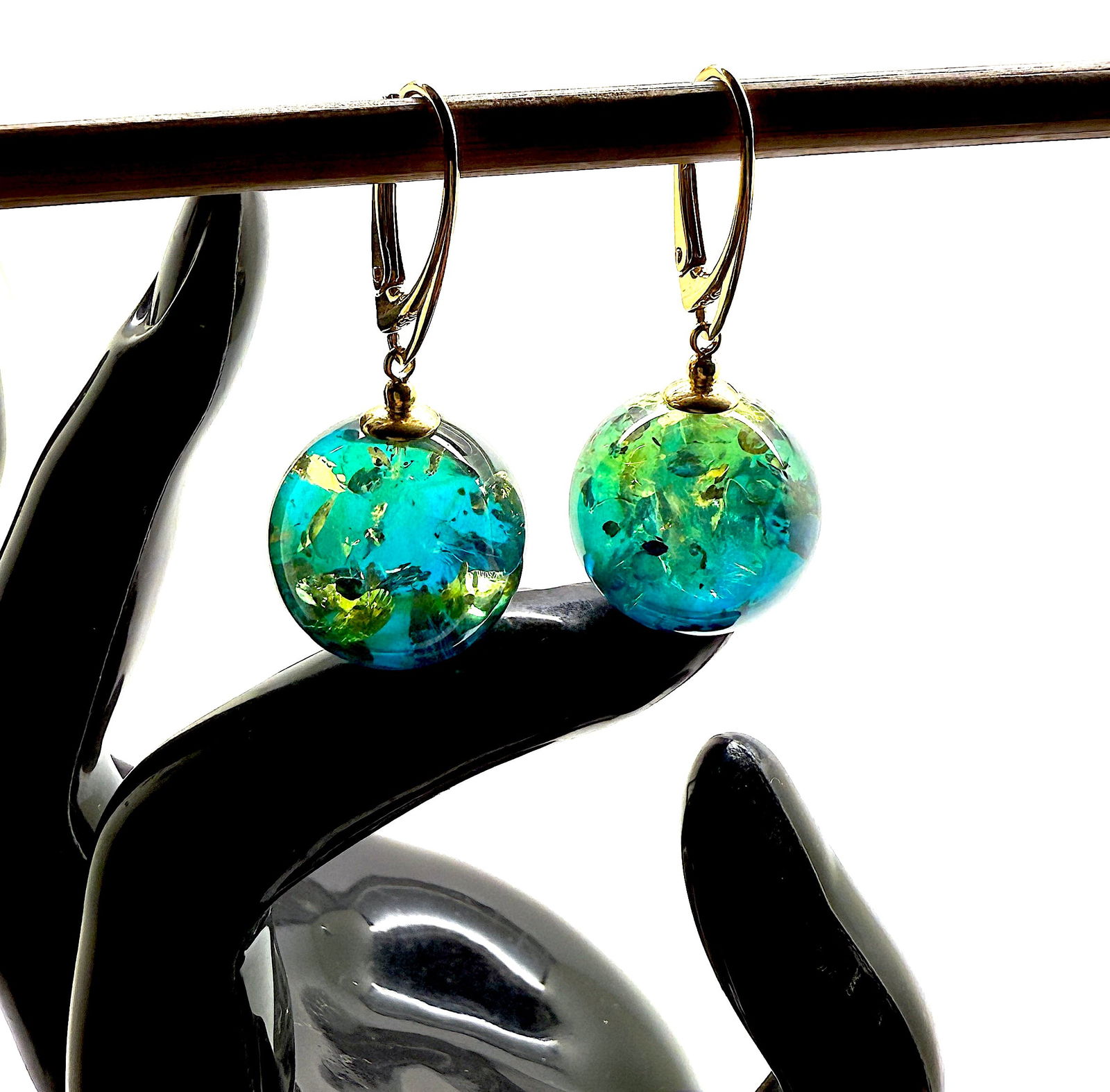 Splendid Amber Earrings: Title:Splendid Amber EarringsMetal:925 Silver-Gold PlatedGemstone:AmberWeight:7.8 gSize:Size: 18.0 x 18.0 x 40.0 mm Size: 0.709 x 0.709 x 1.575 inches Made of:(Reconstituted Amber or Whole