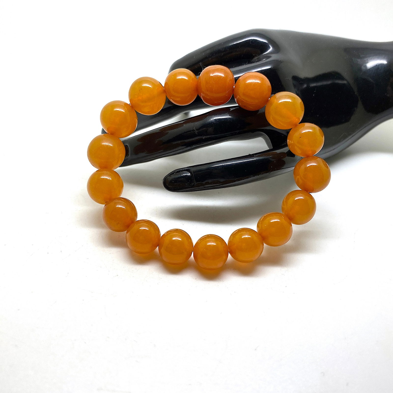 Beautiful Unique Vintage Amber Bracelet made from Round Amber beads: Title:Beautiful Unique Vintage Amber Bracelet made from Round Amber beads Metal:None Gemstone:Amber Weight:19.5 g Size:Bead size: 14.0 mm Bead size: 0.551 inches Made of:(Reconstituted Amber or Whole