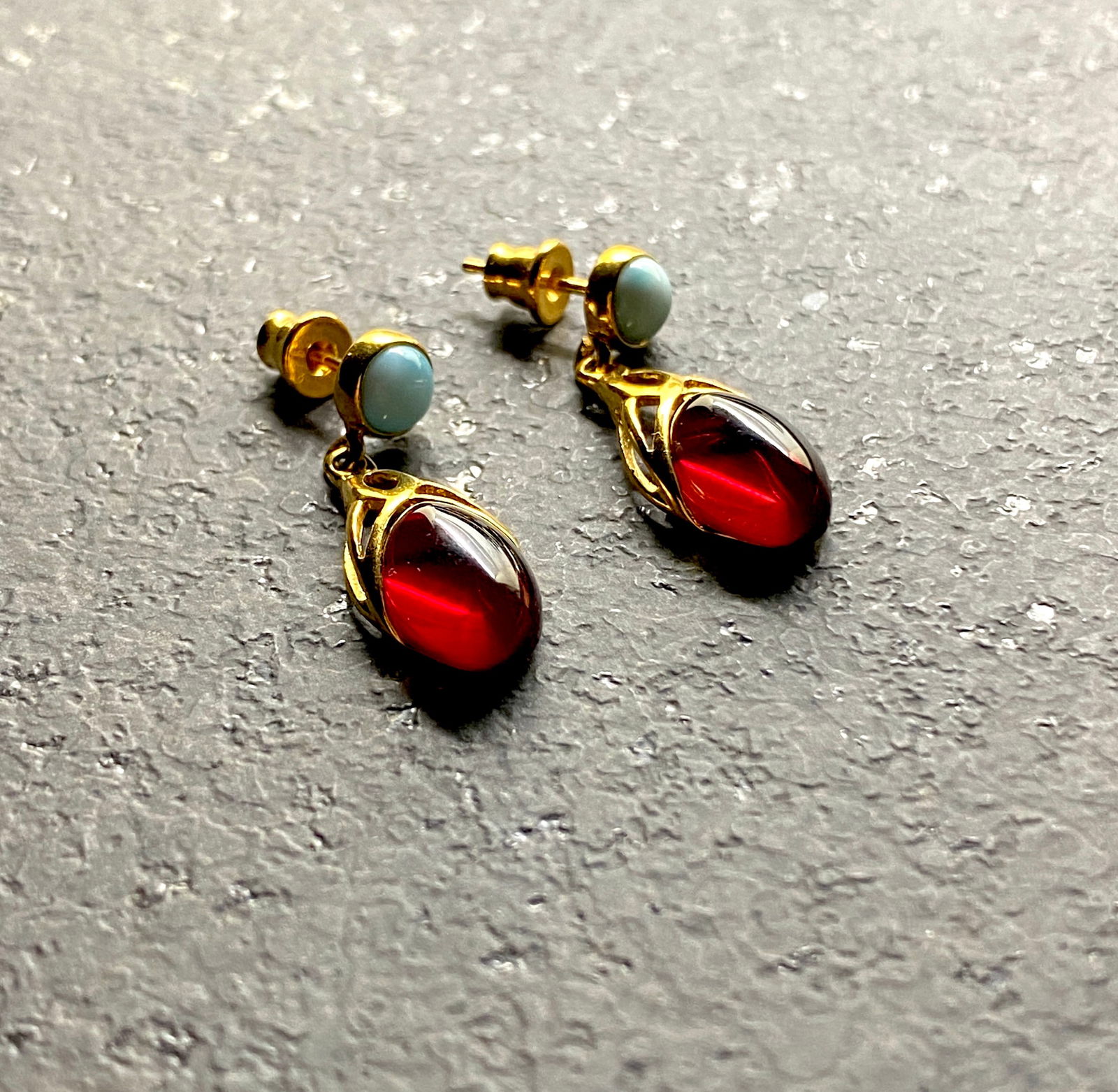 Beautiful Amber Earrings with Larimar: Title:Beautiful Amber Earrings with Larimar Metal:925 Silver-Gold Plated Gemstone:Amber Weight:3.6 g Size:Size: 30.0 x 9.0 x 6.0 mm Size: 1.181 x 0.354 x 0.236 inches Made of:(Reconstituted Amber or W