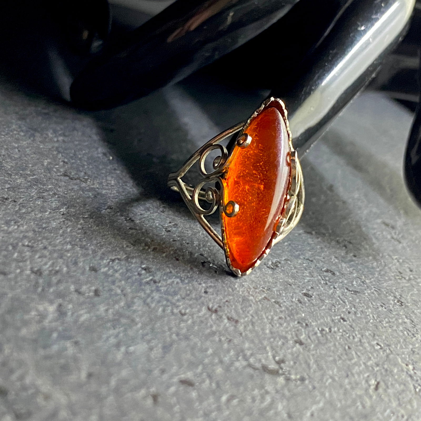 Fascinating Unique Vintage Amber Ring - 5
