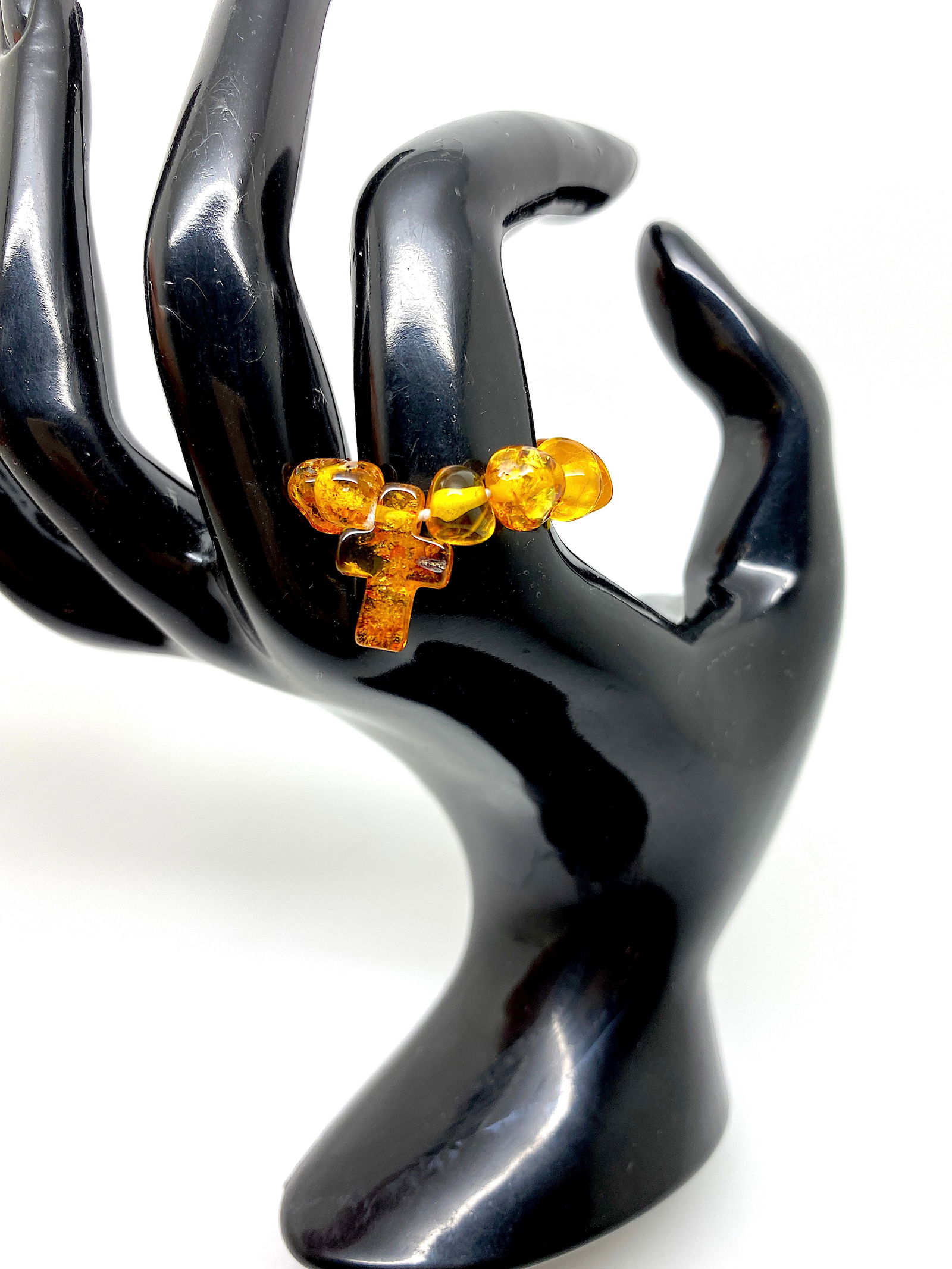 Astonishing Vintage Amber Ring: Title:Astonishing Vintage Amber Ring Metal:None Gemstone:Amber Weight:2.1 g Size:Inner diameter: 15.0 x 15.0 mm Size: 40.0 x 25.0 x 7.0 mm Size: 1.575 x 0.984 x 0.276 inches Inner diameter: 0.591 x 0.