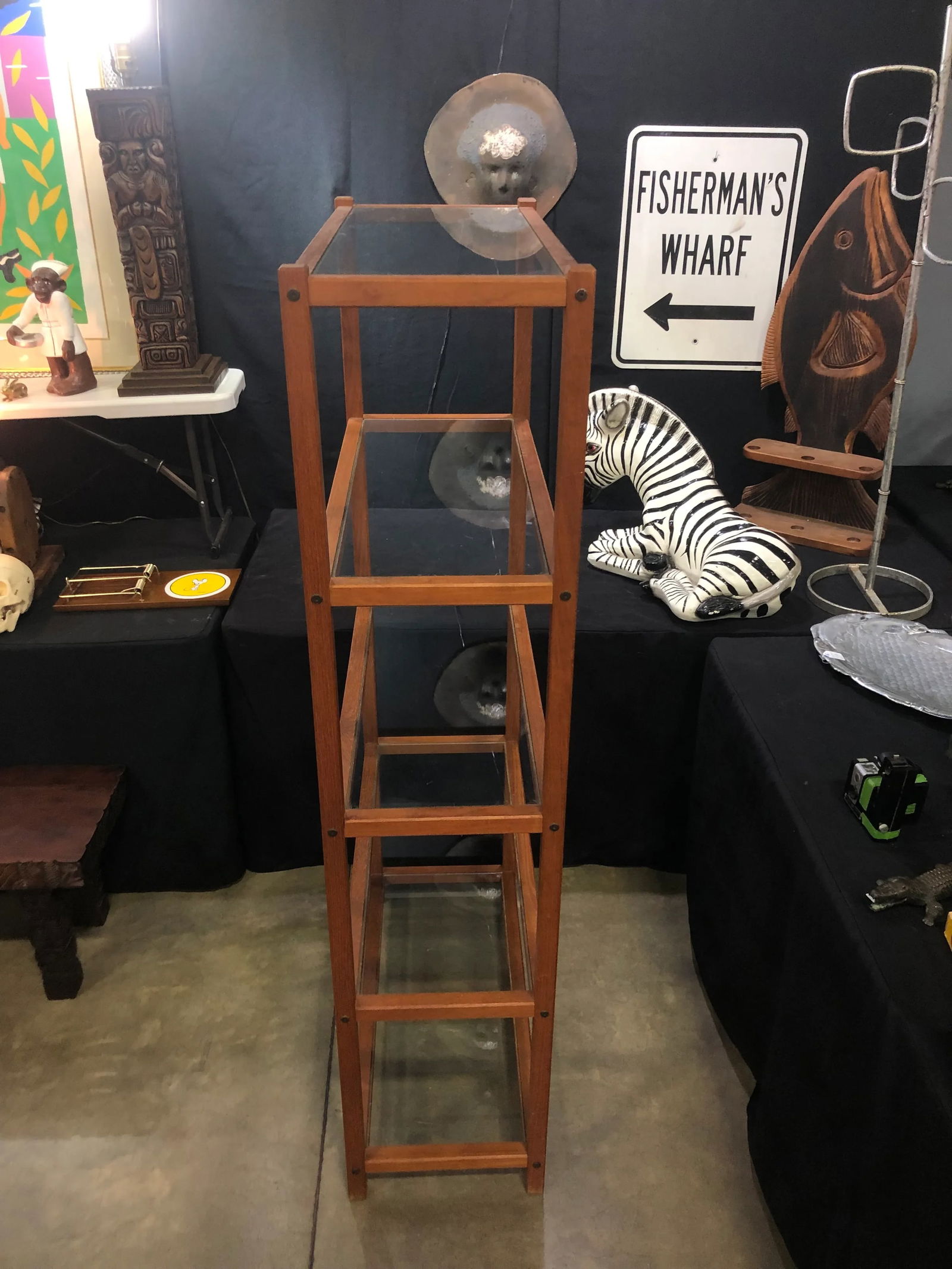 1970's Teak Wood Danish Bookcase / Etagere With Clear Glass Shelves. - 7