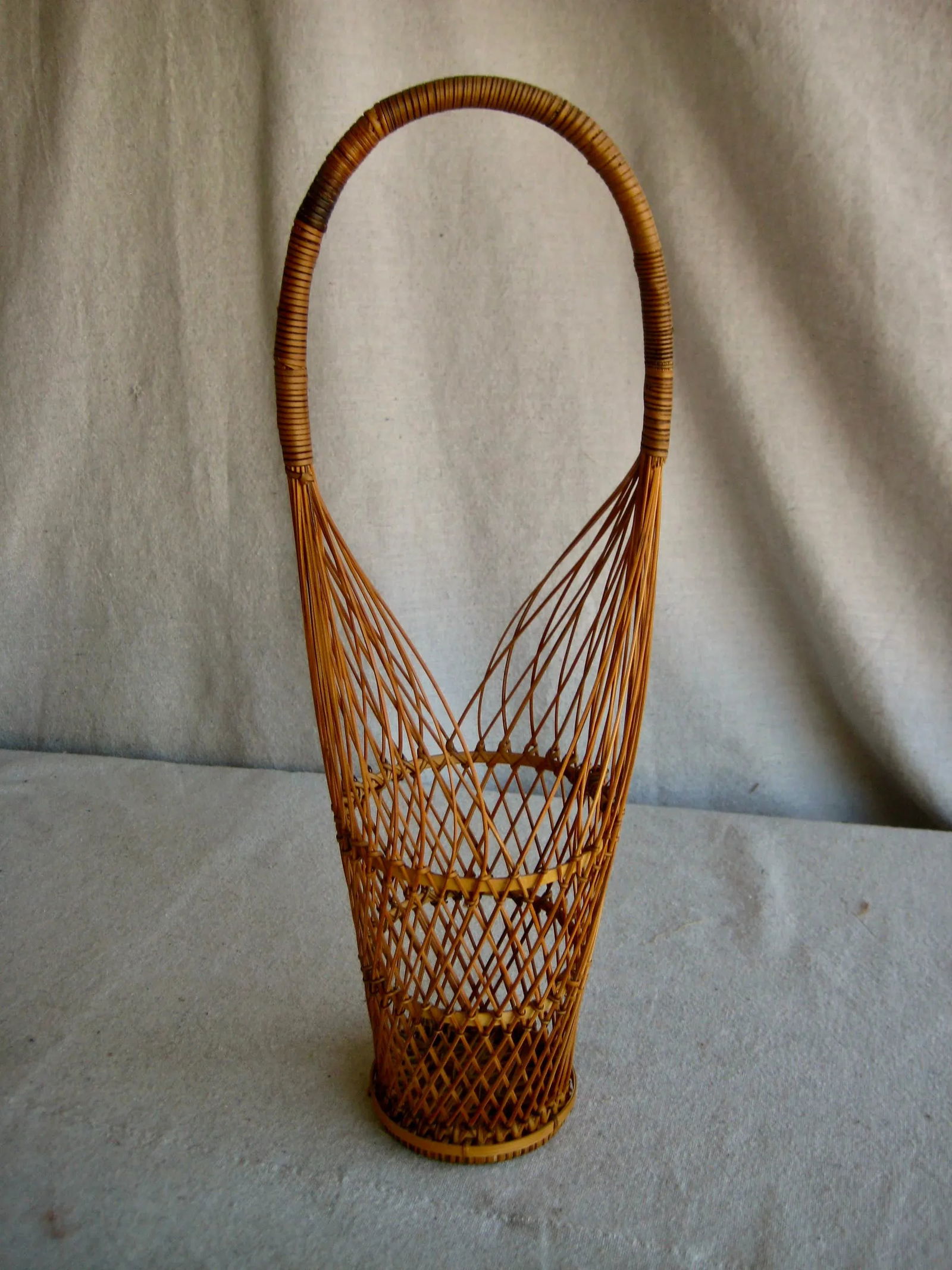1960s Mid Century Modern Wicker Wine Bottle Carrier - 2
