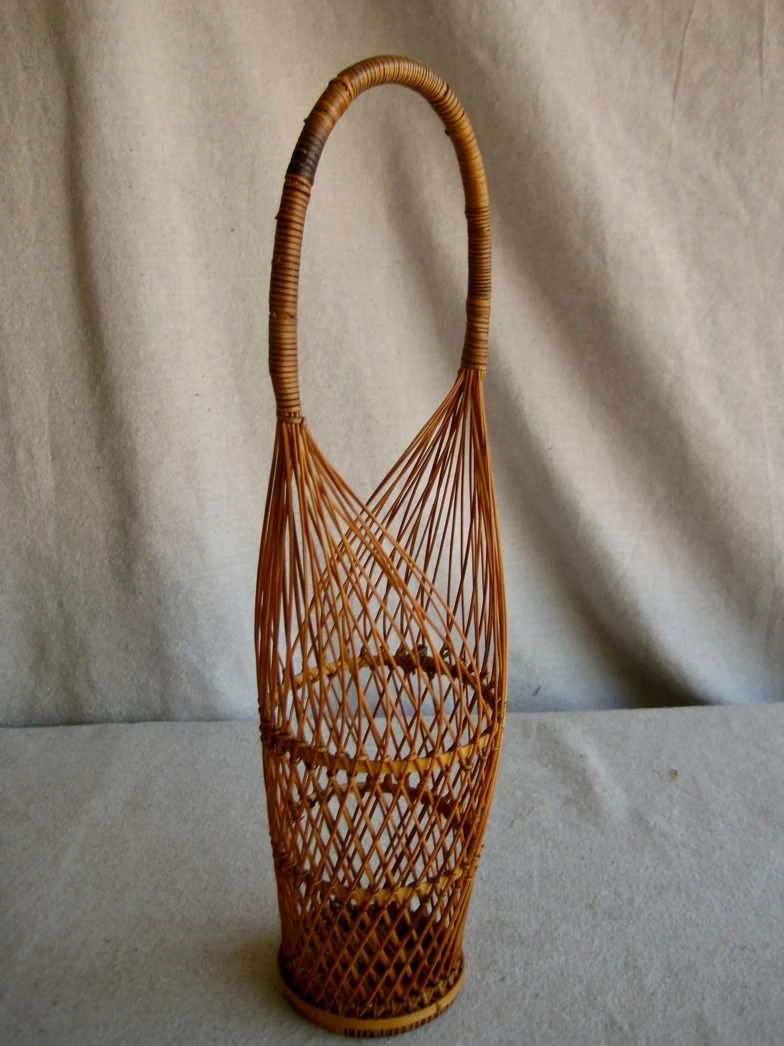 1960s Mid Century Modern Wicker Wine Bottle Carrier - 3