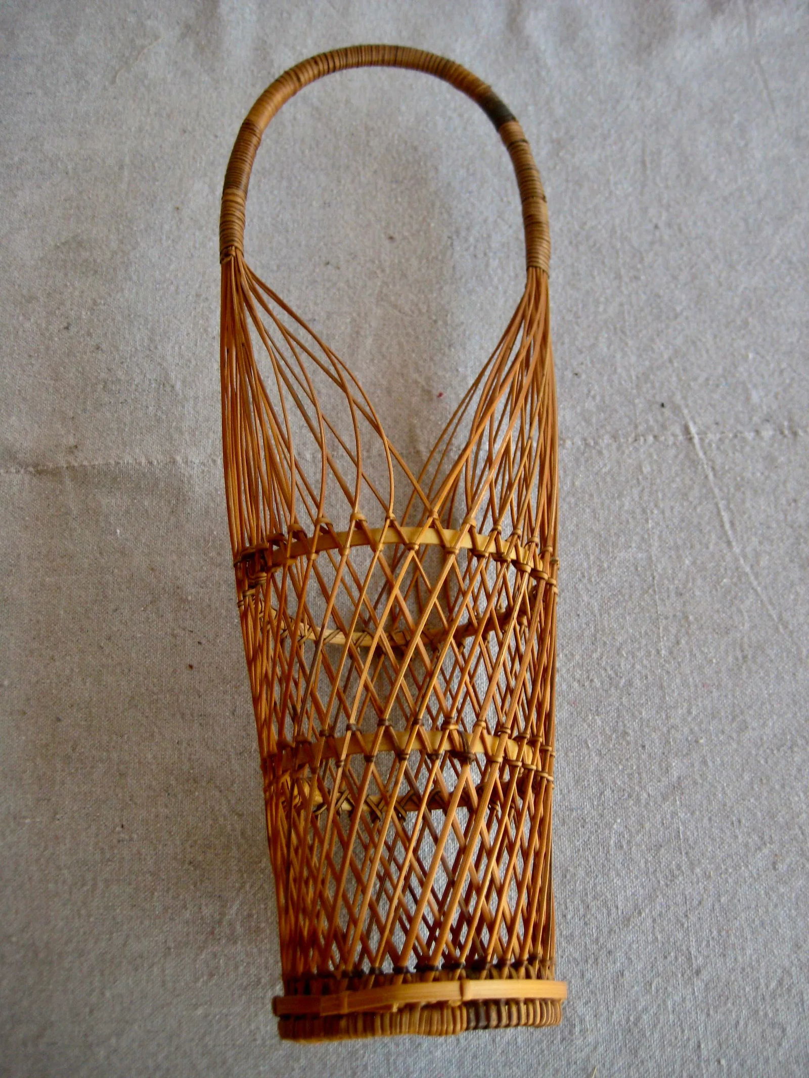 1960s Mid Century Modern Wicker Wine Bottle Carrier - 4