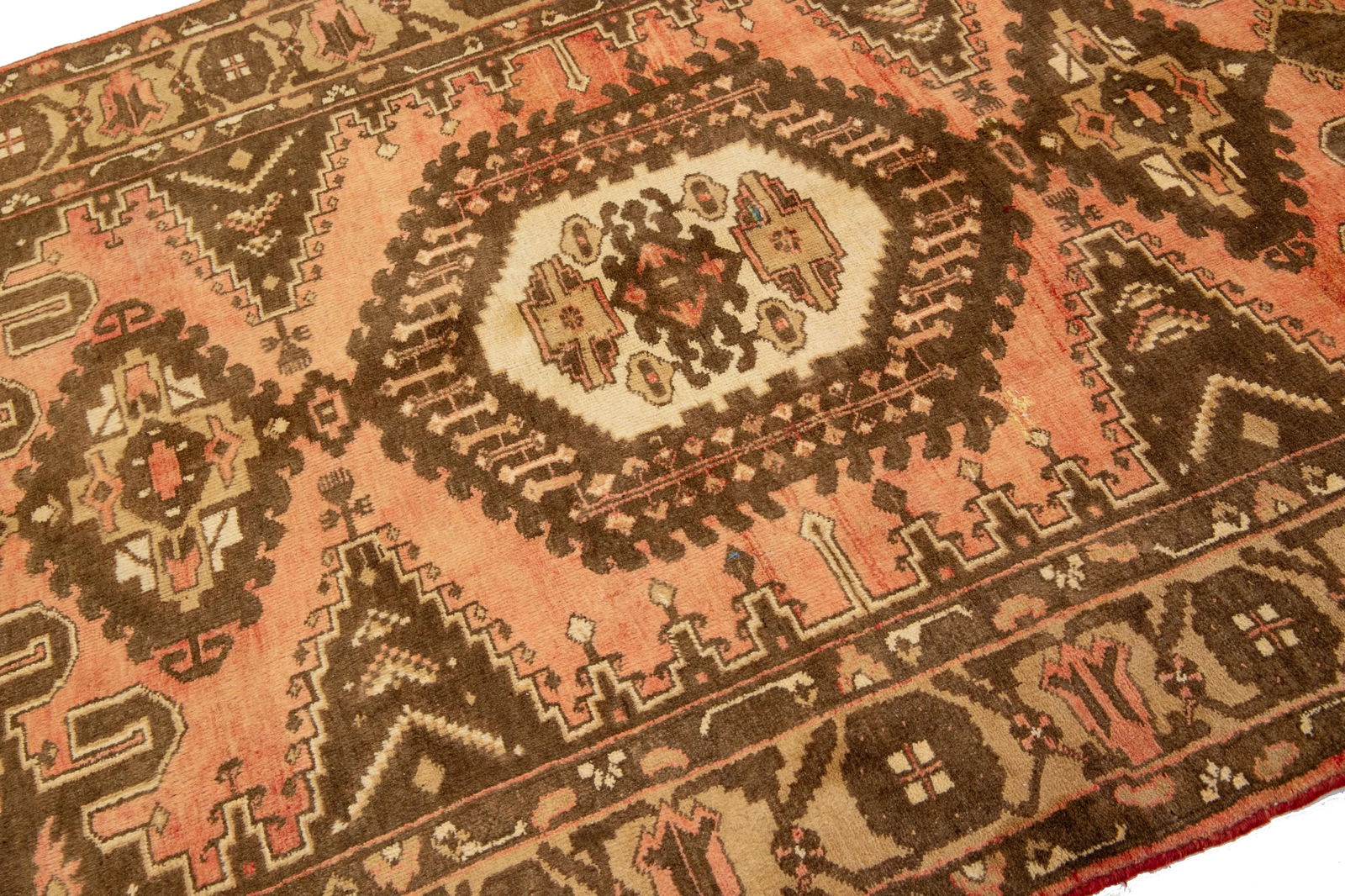 1960s Hanmadan Wool Rug With Medallion Motif in Peach Color - 3