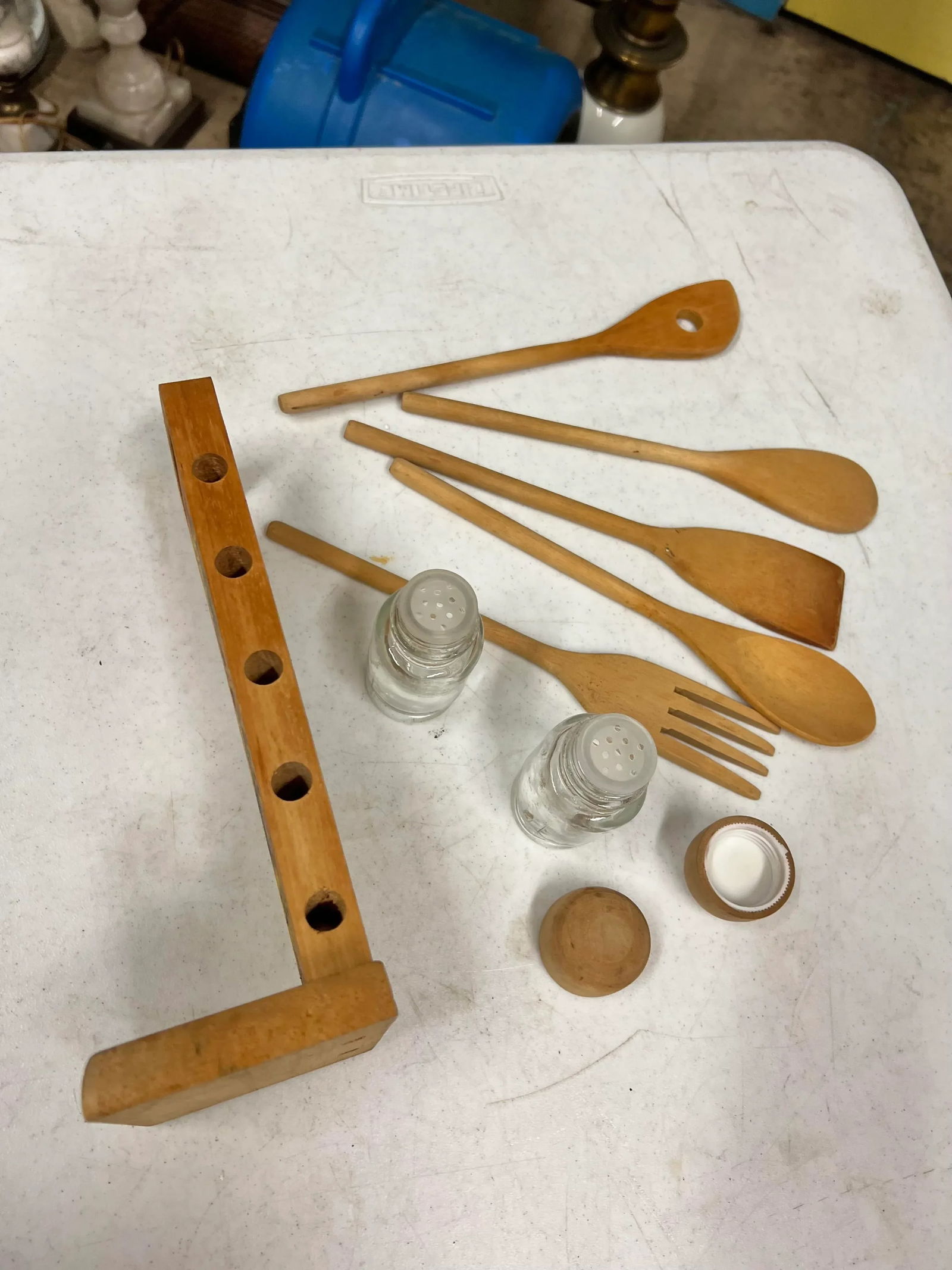 Mid Century Wooden Spoon Holder with Salt & Pepper Set -8 Pieces - 5