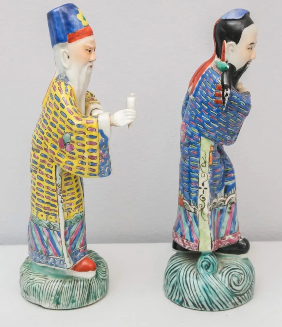 Pair of Colorful Chinese Porcelain Gentlemen Scholars 19th Century - 2