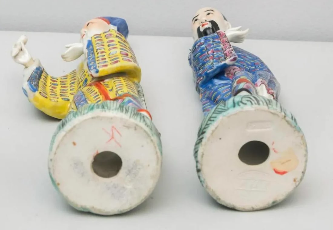 Pair of Colorful Chinese Porcelain Gentlemen Scholars 19th Century - 3