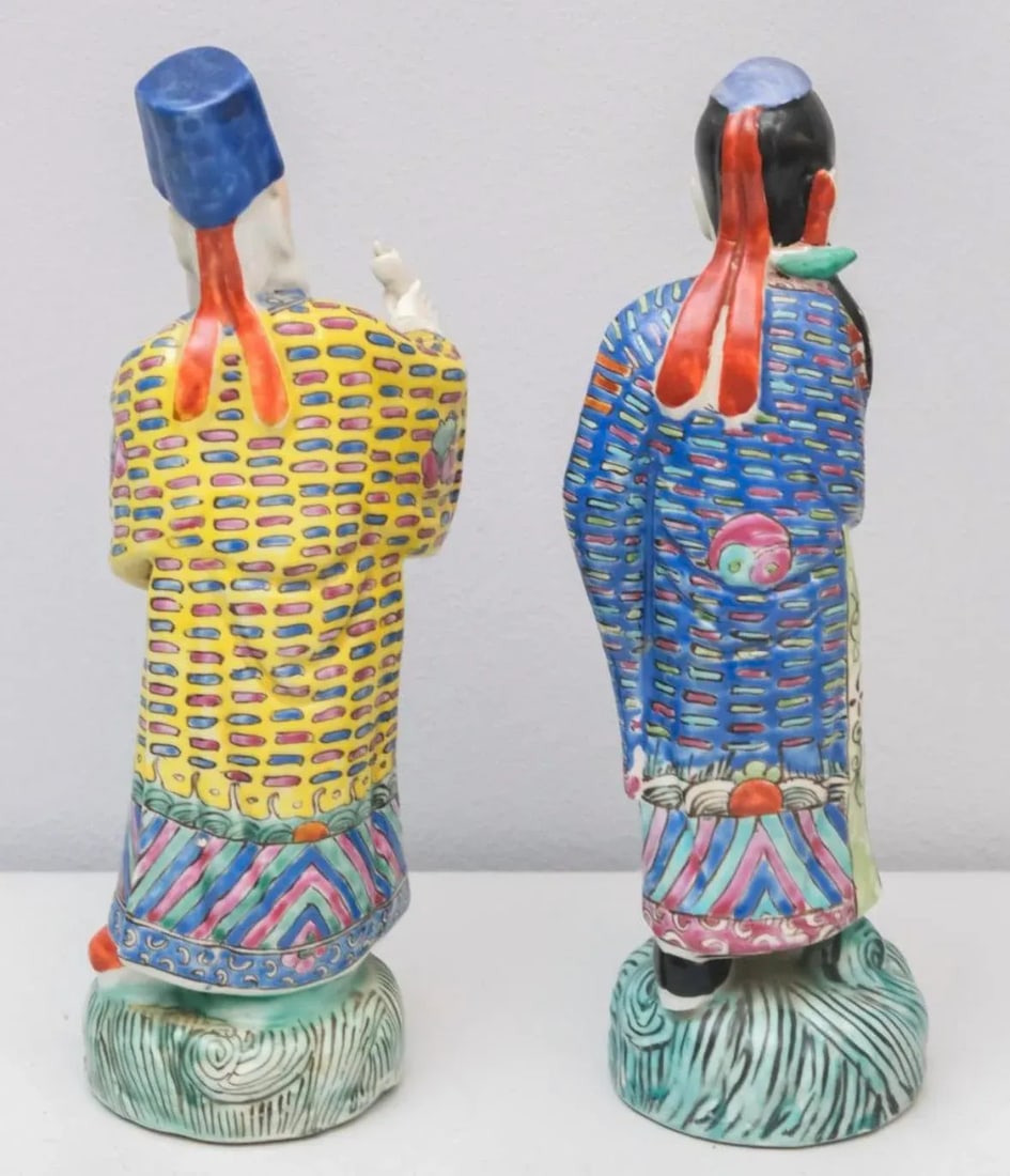 Pair of Colorful Chinese Porcelain Gentlemen Scholars 19th Century - 5