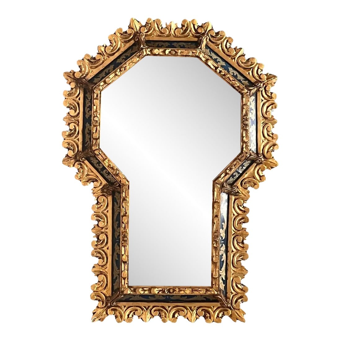Spanish Hollywood Regency Gilt Mirror With Keyhole Form and Etched Blue Glass: Italian Venetian large wall mirror with applied etched blue mirror on Roman Neoclassic gilt structure and carved edges. Dimensions: Height: 36.62 in (93 cm)Width: 27.37 in (69.5 cm)Depth: 1.38 in (3.5