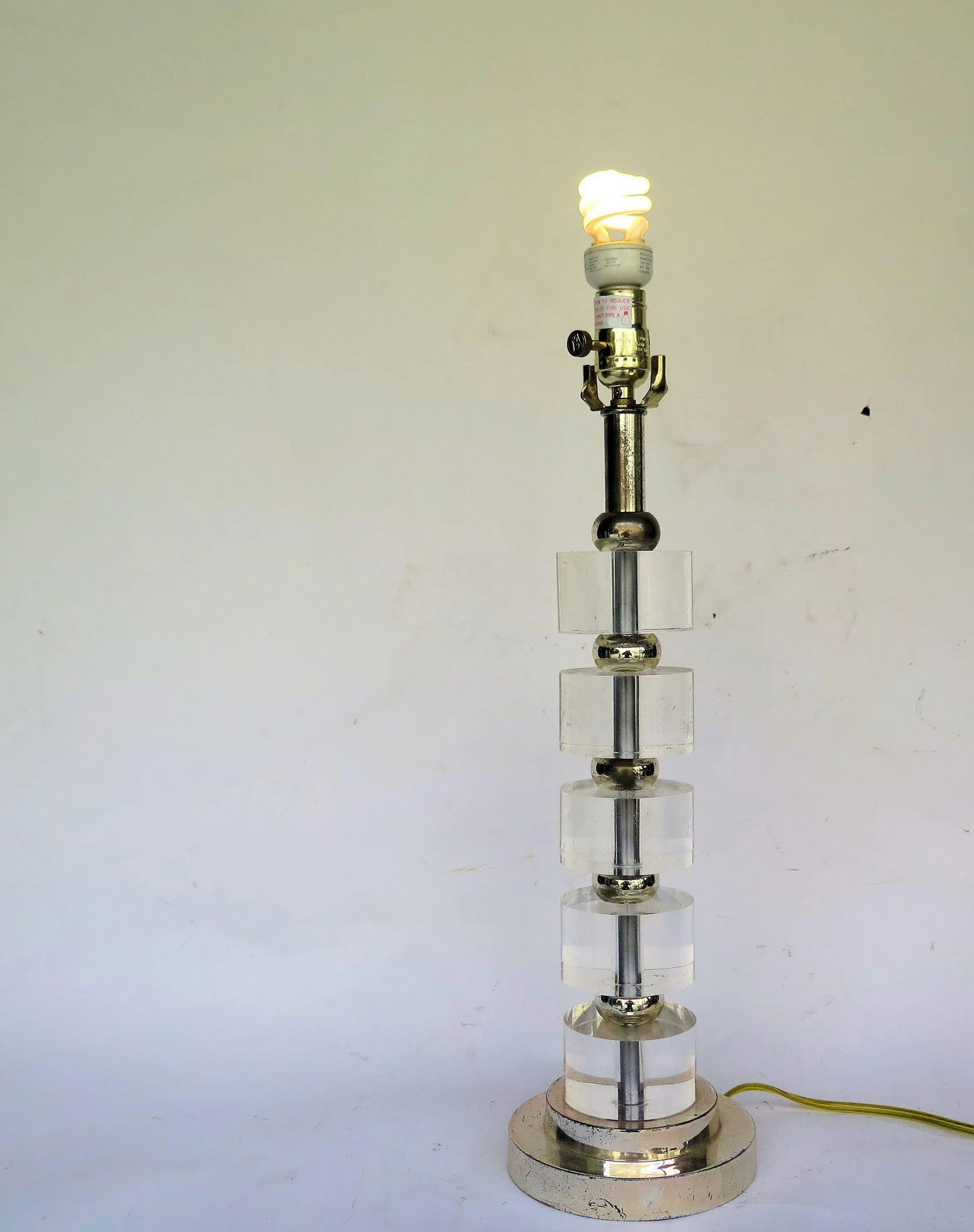 1970s Contemporary Lucite & Chrome Table Lamp - 2