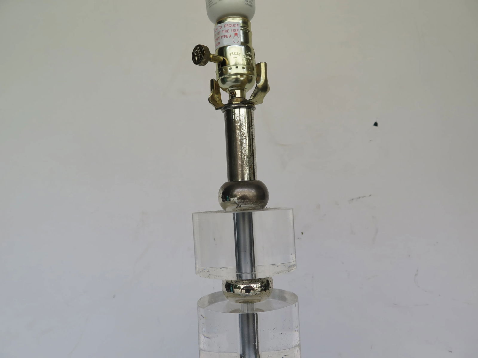 1970s Contemporary Lucite & Chrome Table Lamp - 3