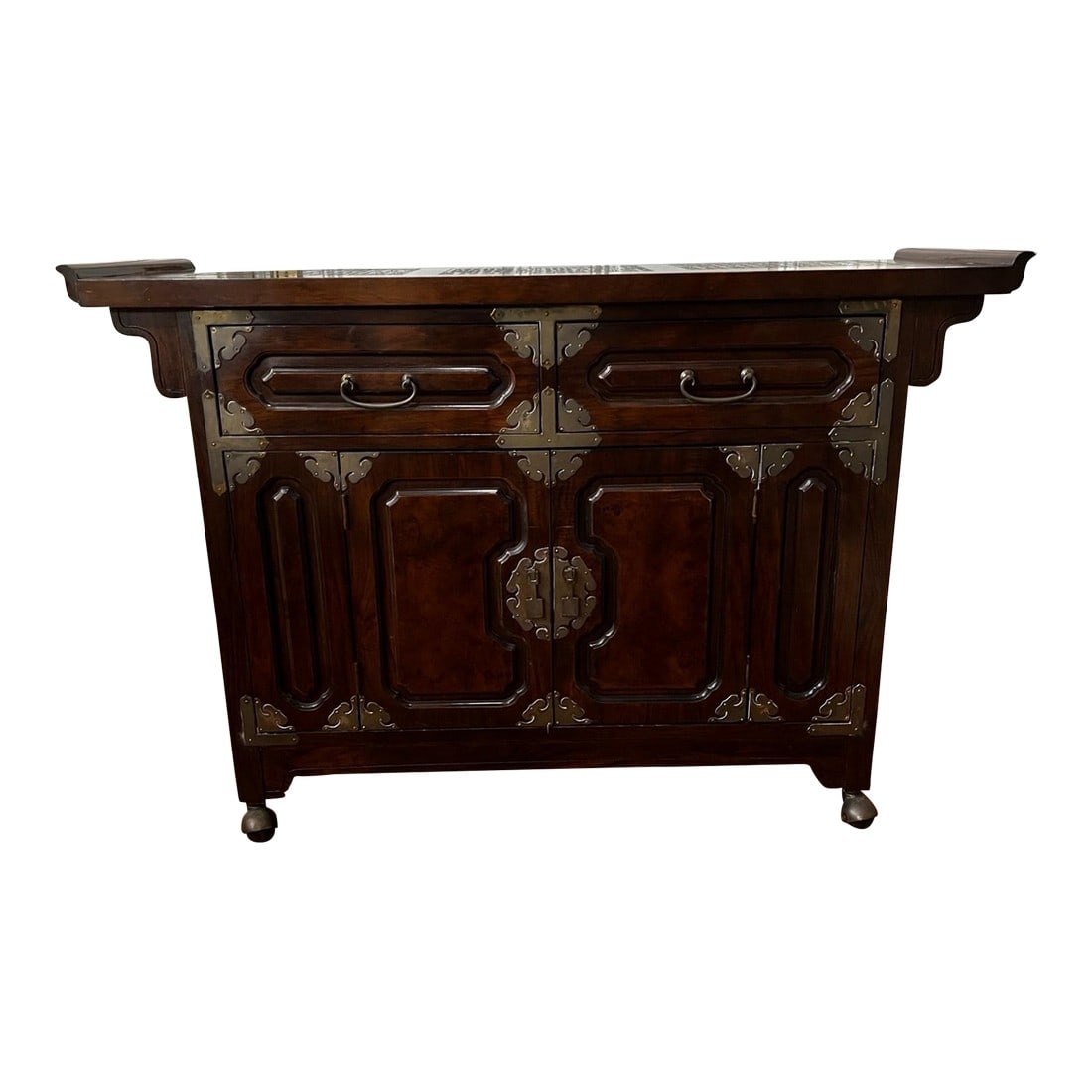 1990s Vintage Bernhardt Chinoiserie Style Burlwood Dry Bar Server: Bernhardt's Pagoda Collection presents a Vintage Chinoiserie Style Dry Bar Server. Crafted with sturdy hardwood, this piece showcases a stunning lacquered burlwood finish. Its etched stone surface