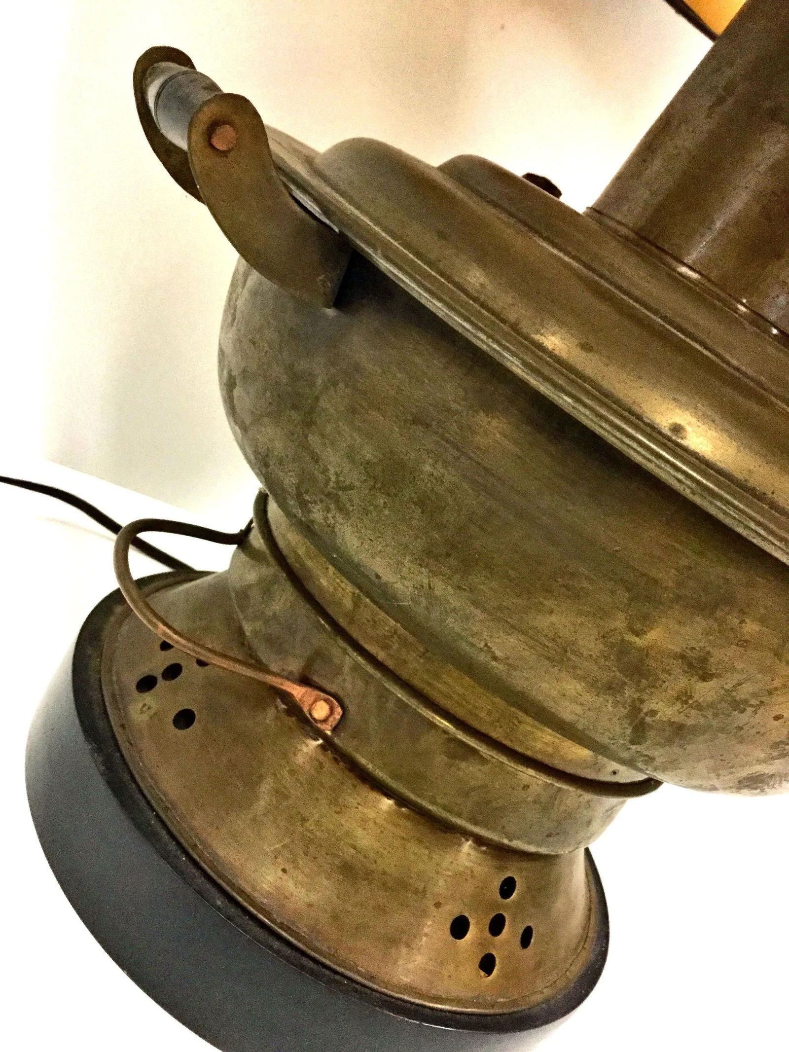 Vintage Mid Century Brutalist Brass Table Lamp - 4