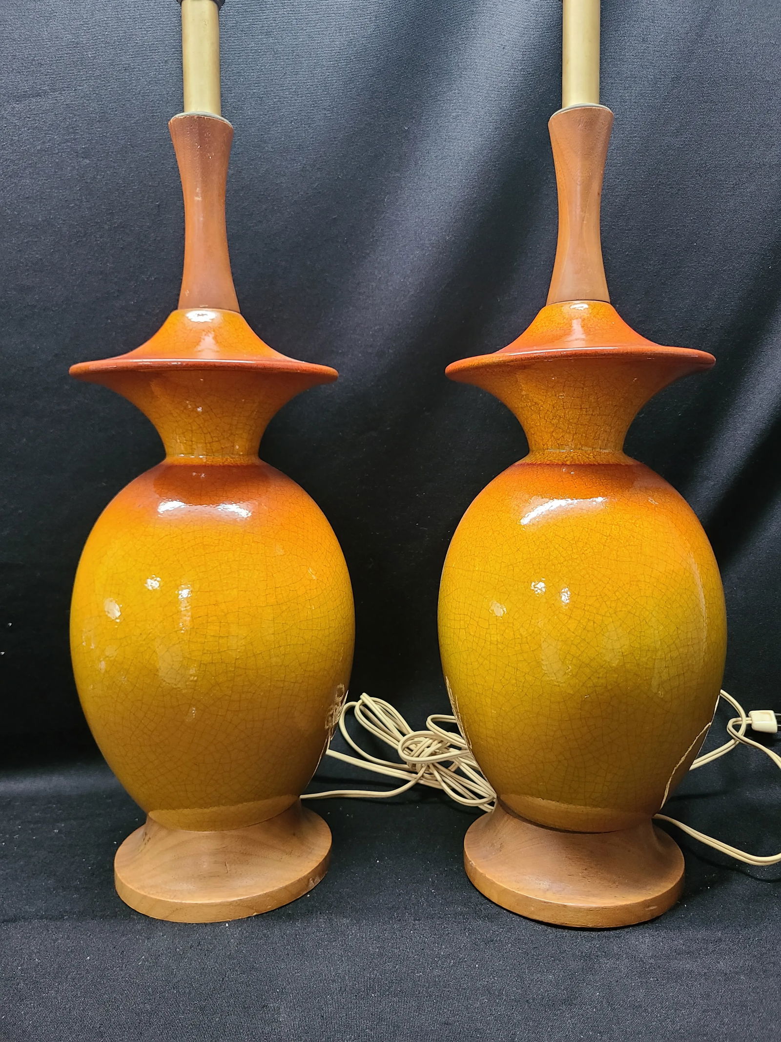 Mid-Century Modern Orange Pottery Lamp Pair - 8