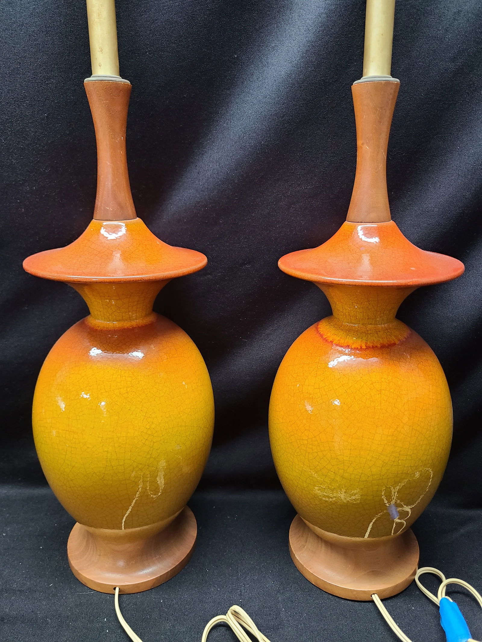 Mid-Century Modern Orange Pottery Lamp Pair - 9