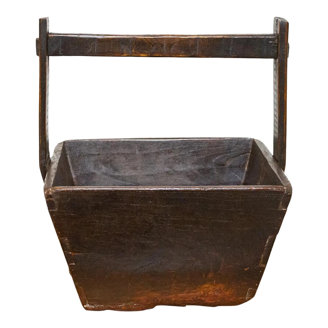 Antique Chinese Vegetable Wooden Basket: Antique Chinese wooden basket! Its weathered wood, kissed with a warm aged patina, whispers tales of countless harvests, its sturdy handle silently bearing witness to generations of farmers' toil. Thi