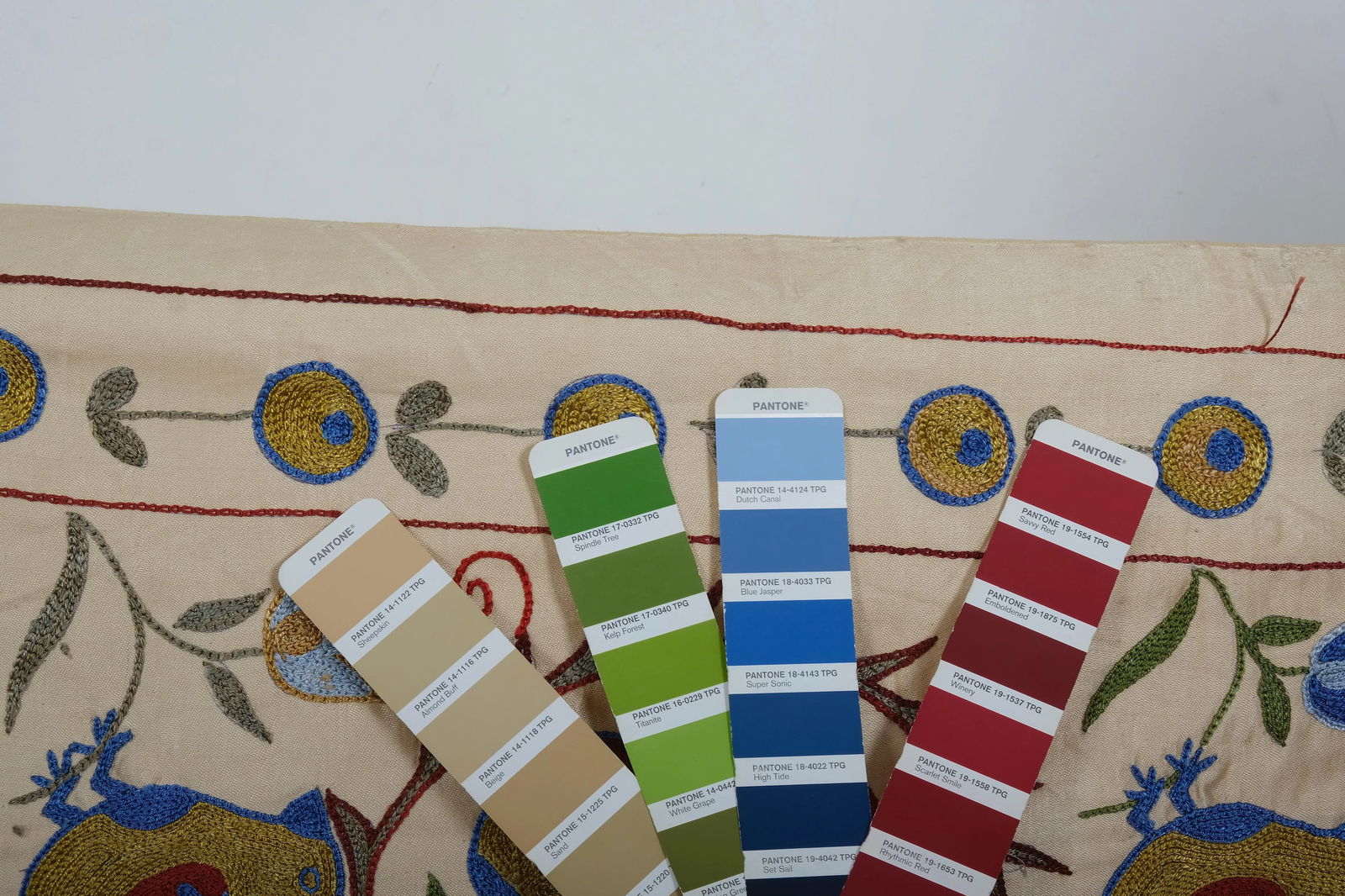 Bird Pictorial Suzani Table Runner 1'9'' X 6'2'' - 10