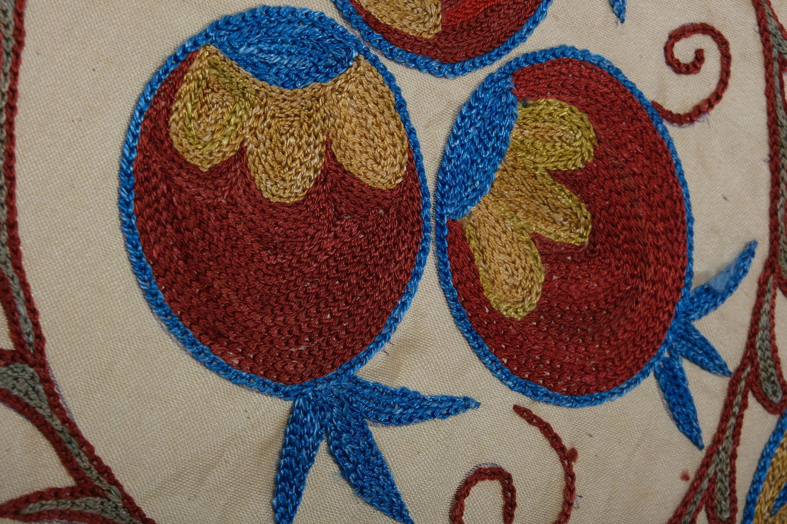 Bird Pictorial Suzani Table Runner 1'9'' X 6'2'' - 5