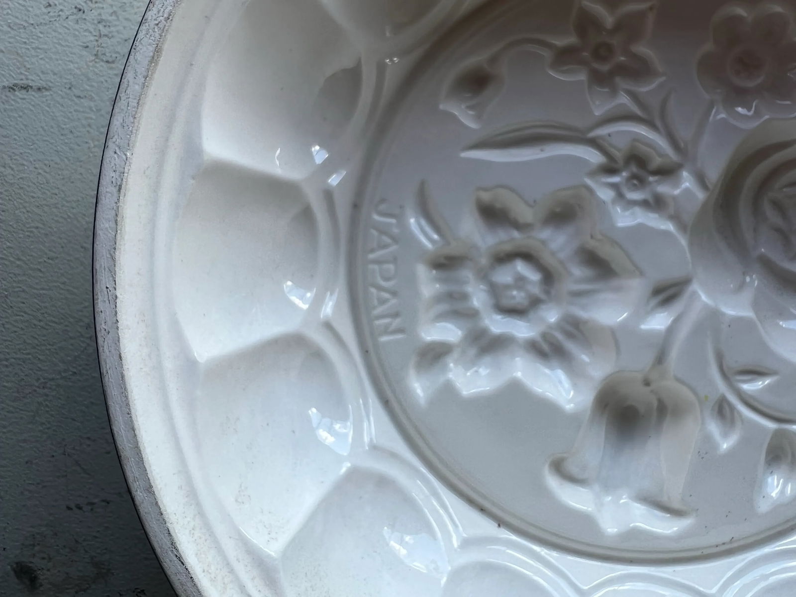 Vintage Ceramic Mold Floral Wall Decor - 3