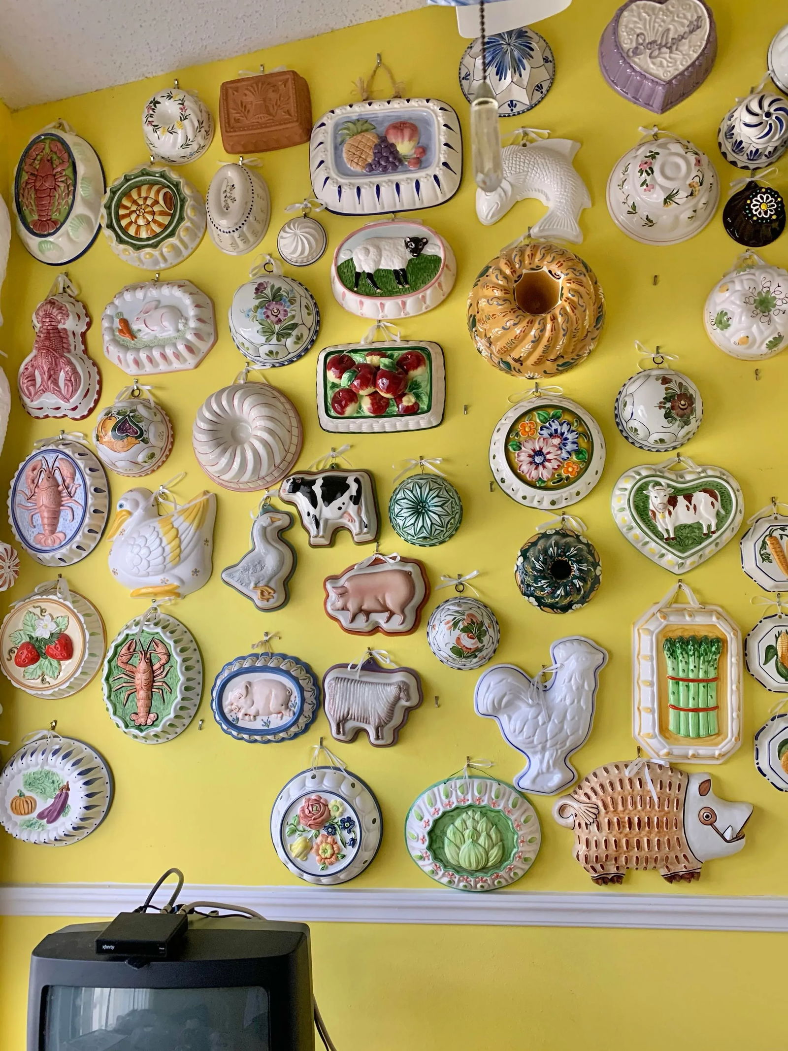 Vintage Ceramic Mold Floral Wall Decor - 6