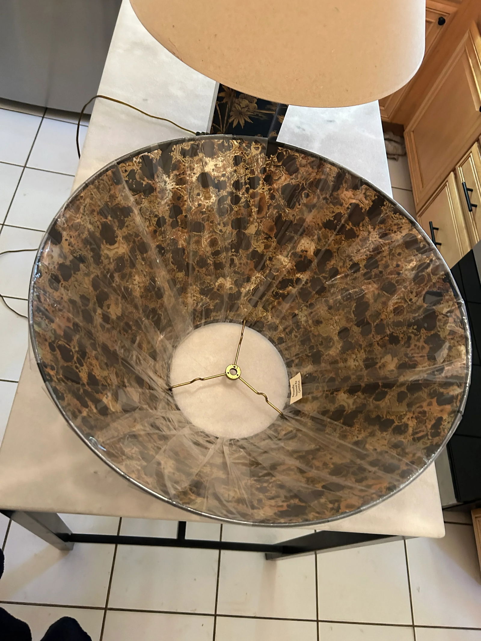 Vintage Black Lacquer and Gold Chinoiserie Table Lamp and Shade - 12