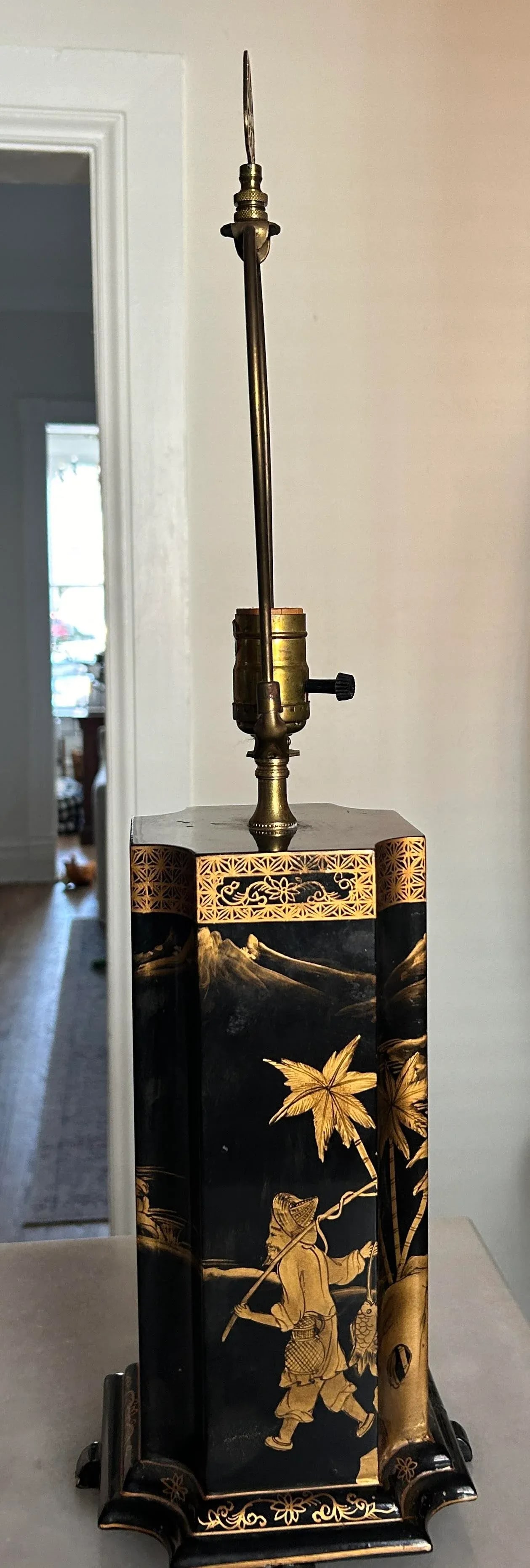 Vintage Black Lacquer and Gold Chinoiserie Table Lamp and Shade - 3