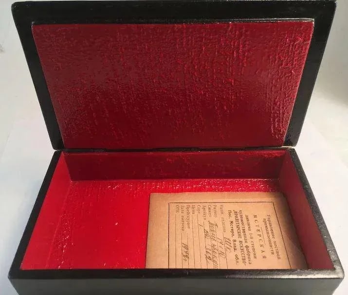 1972 Mstera Lacquer Papier Mache Box - 10