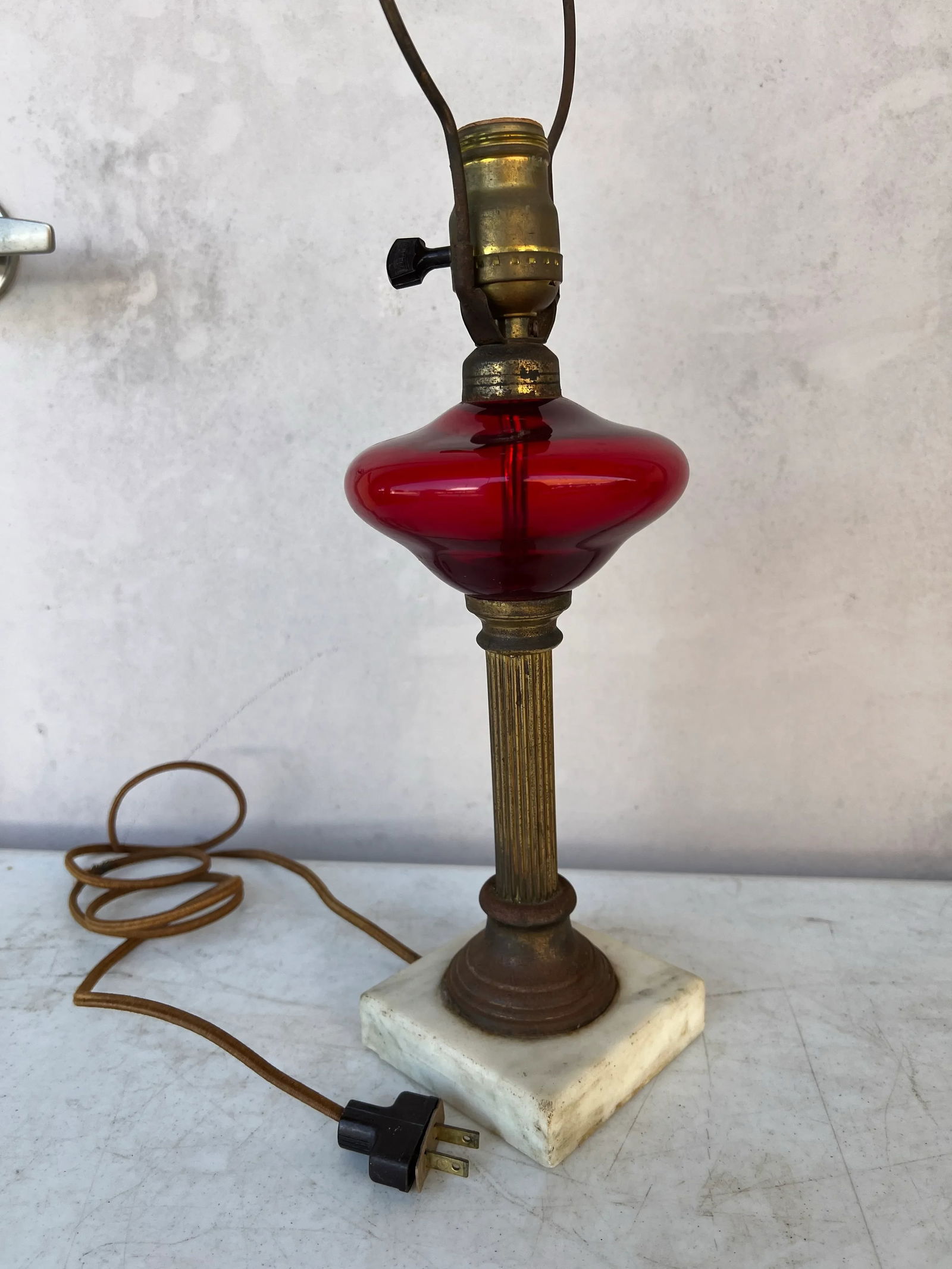 Vintage Boudoir Lamp With Red Glass and Marble Base - 5