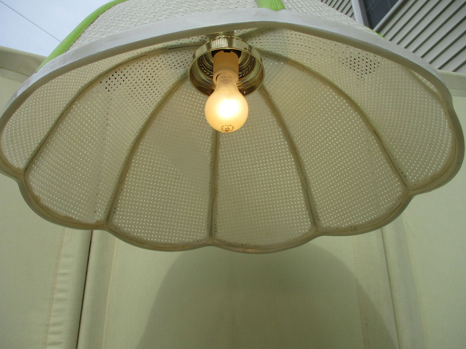 Mid-Century Modern Green and White Swag Lamp - 7