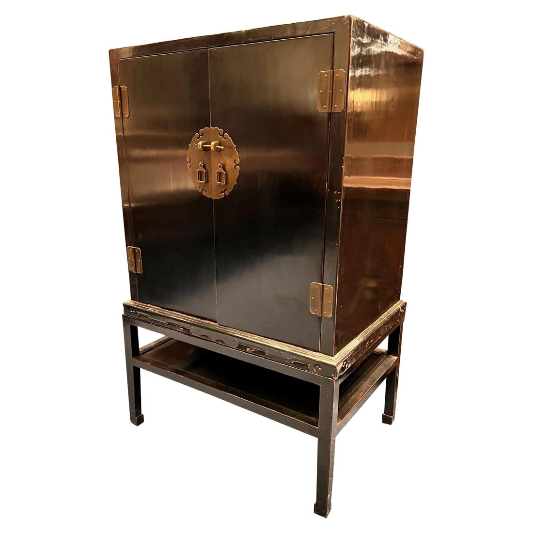 1990s Altfield Hong Kong Black Wedding Cabinet: NOTE: Delivery: Occasional delivery is available throughout the East Coast at competitive rates. Please inquire for availability and a quote. A well-made Chinese wedding cabinet made in Hong Kong by