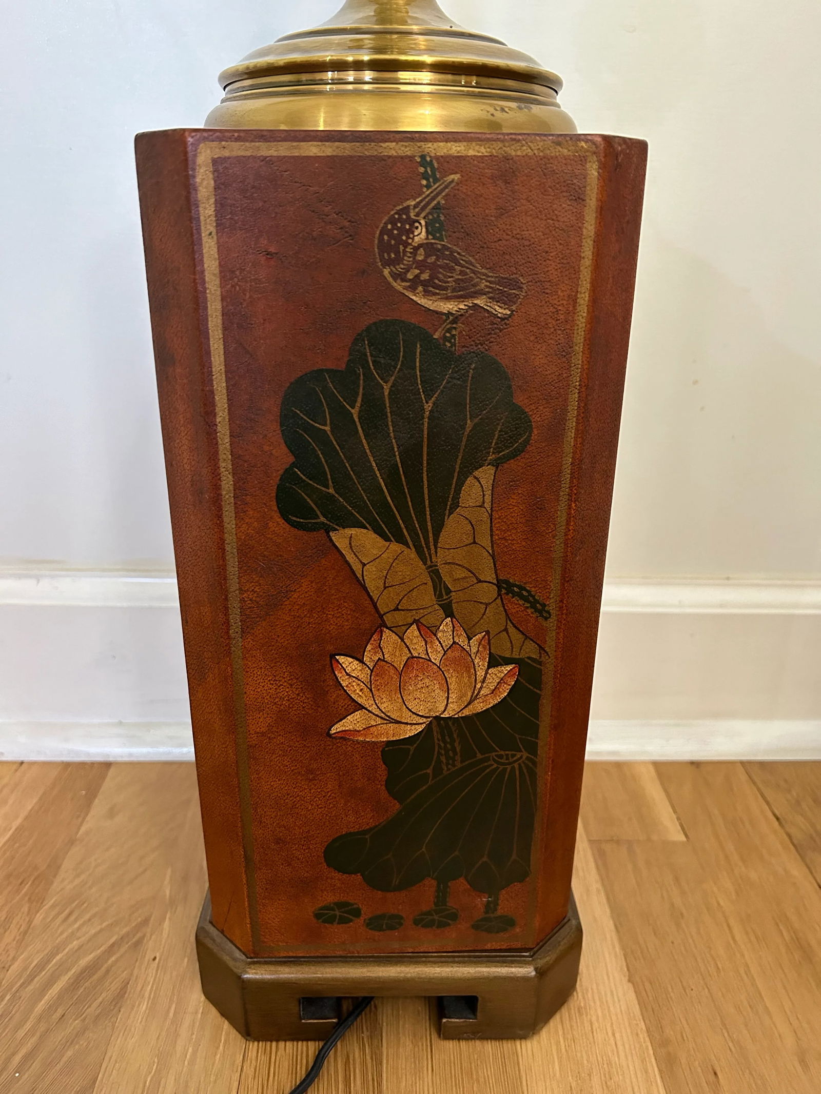 1980's Wildwood Hand Painted Leather Clad Tea Caddy Style Lamp - 3