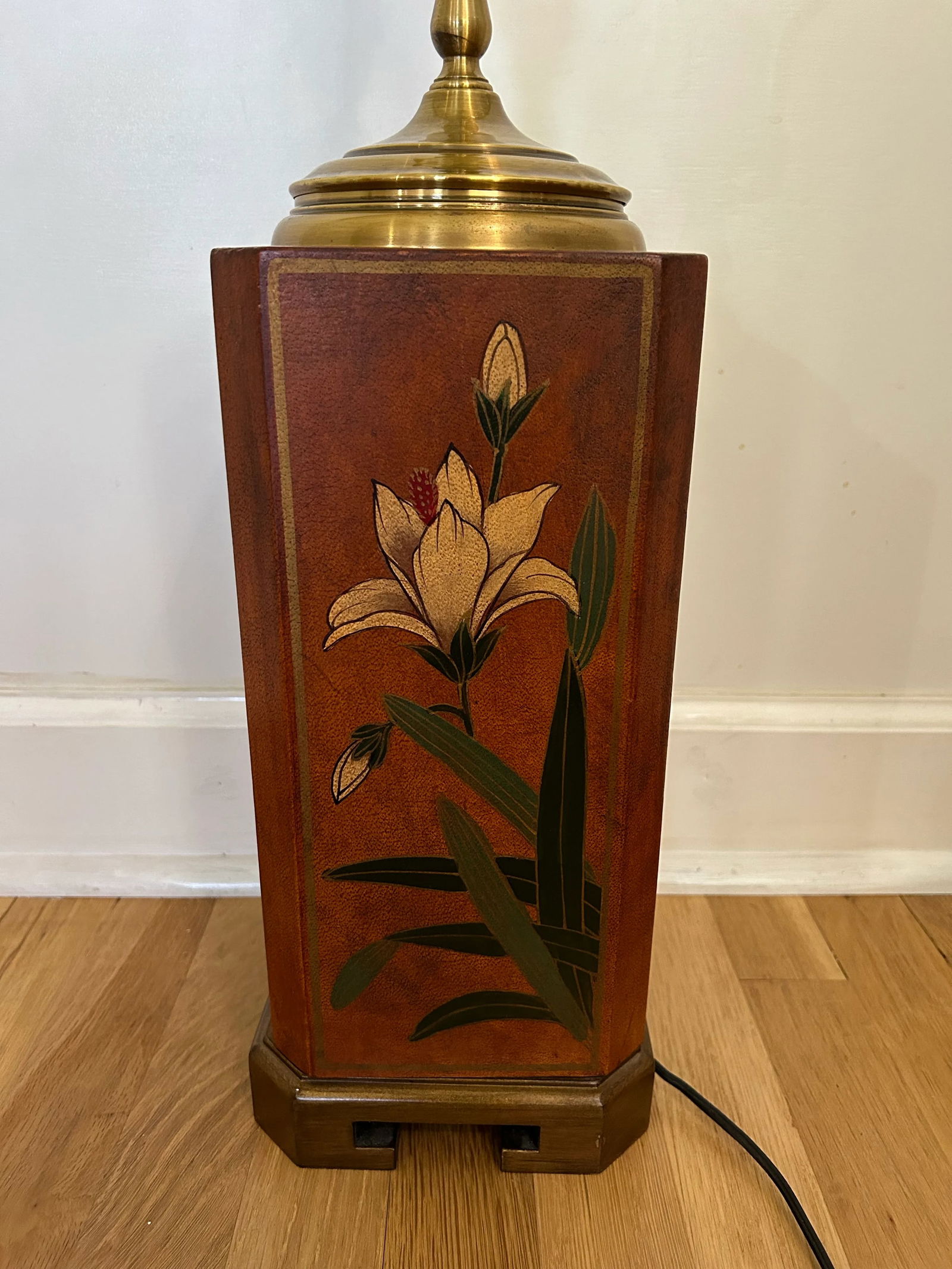 1980's Wildwood Hand Painted Leather Clad Tea Caddy Style Lamp - 4