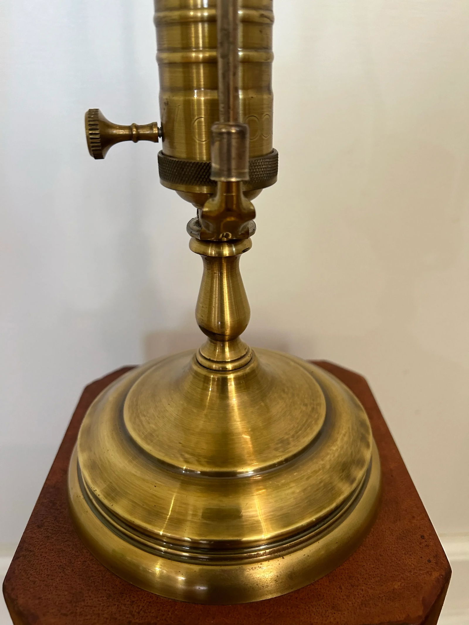 1980's Wildwood Hand Painted Leather Clad Tea Caddy Style Lamp - 5