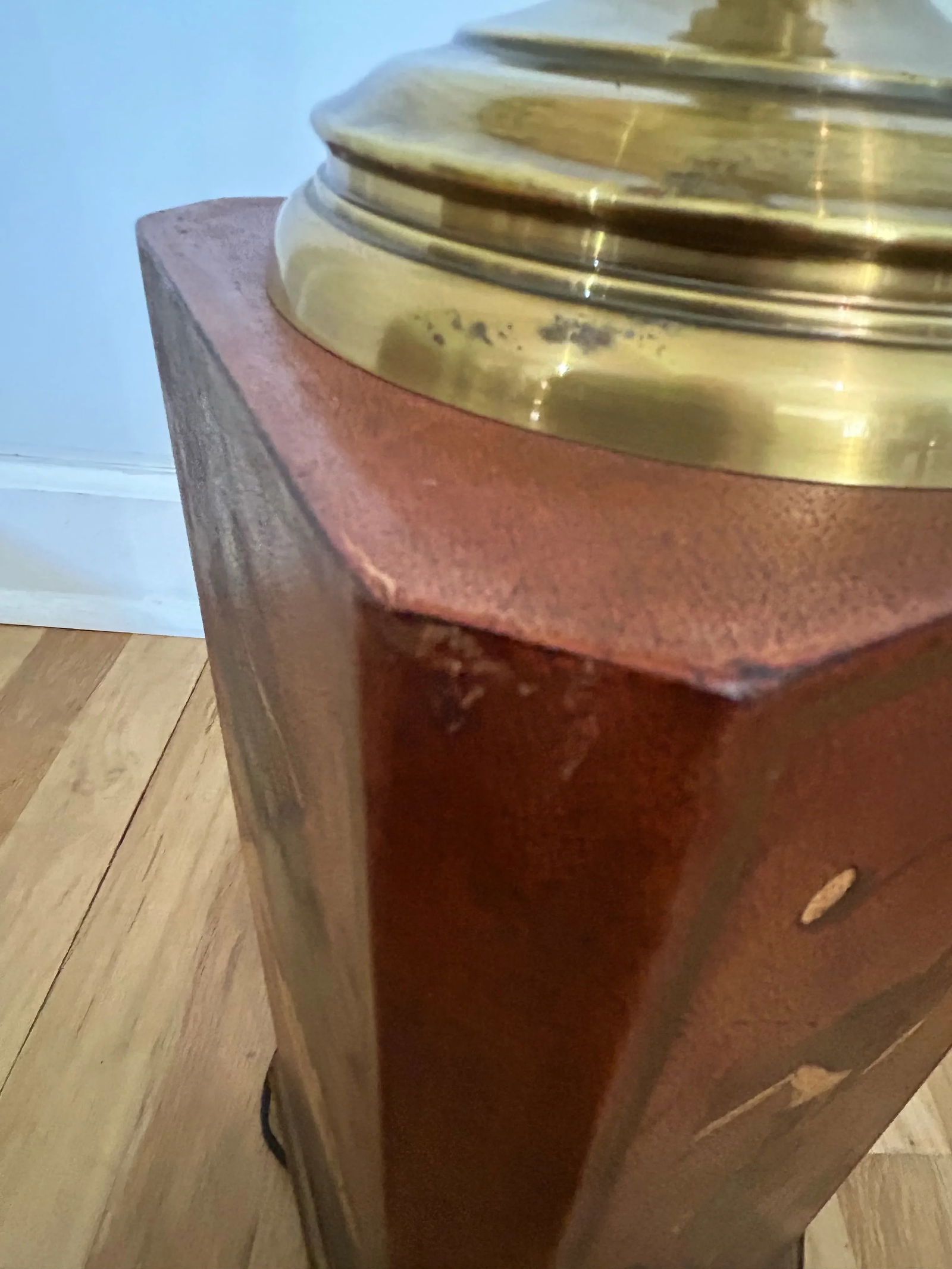 1980's Wildwood Hand Painted Leather Clad Tea Caddy Style Lamp - 9