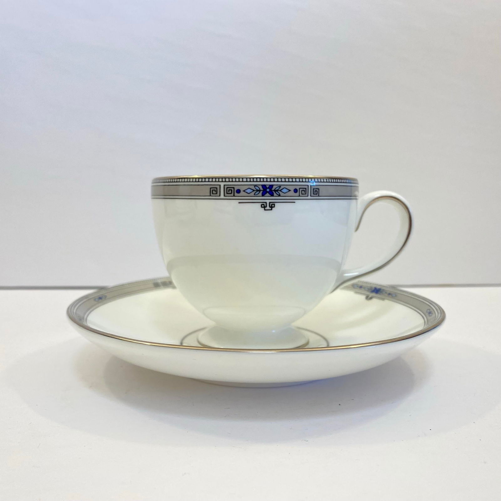 1980s Wedgwood Amherst Teacups and Saucers - Set of 5 - 4