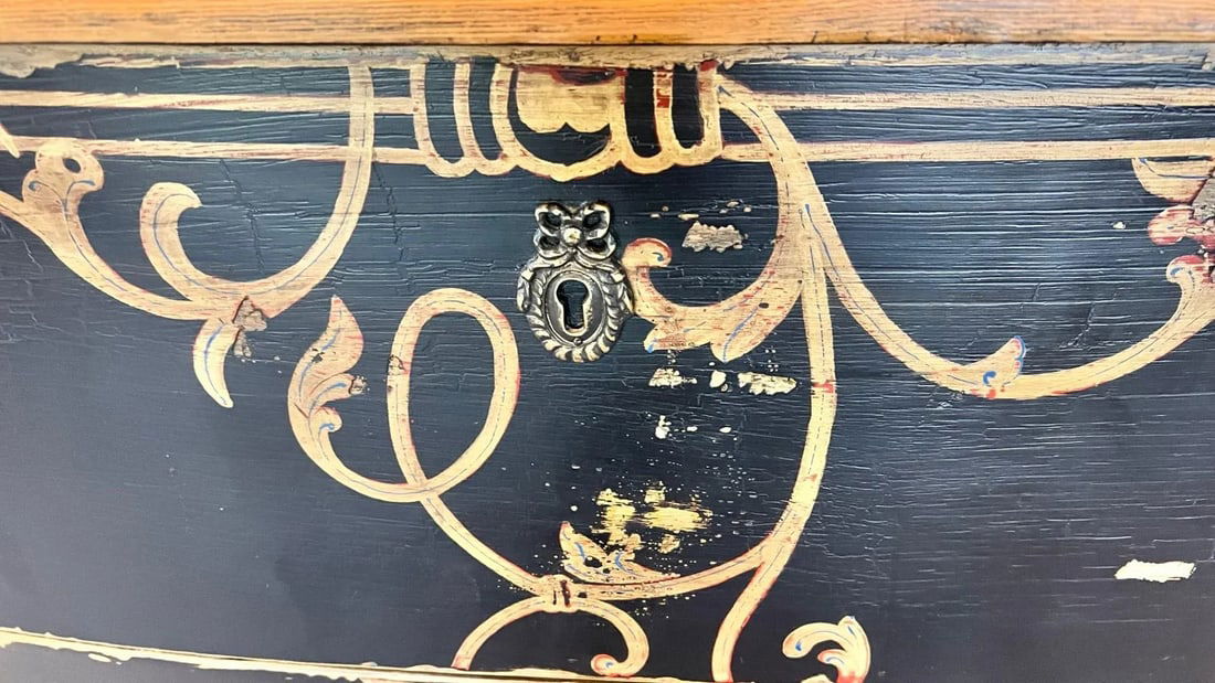 1990s Lillian August Distressed Chest of Drawers - 8